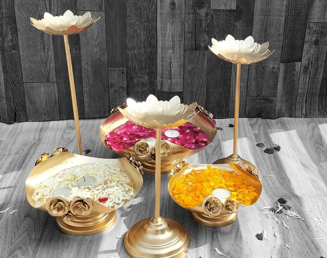Iron Urli Set Rose With Tea Light Stand  Set Of 6 Pcs-https://i-media.vyaparify.com/vcards/products/314927/product_1781240944_6a2b94708959e.webp Image