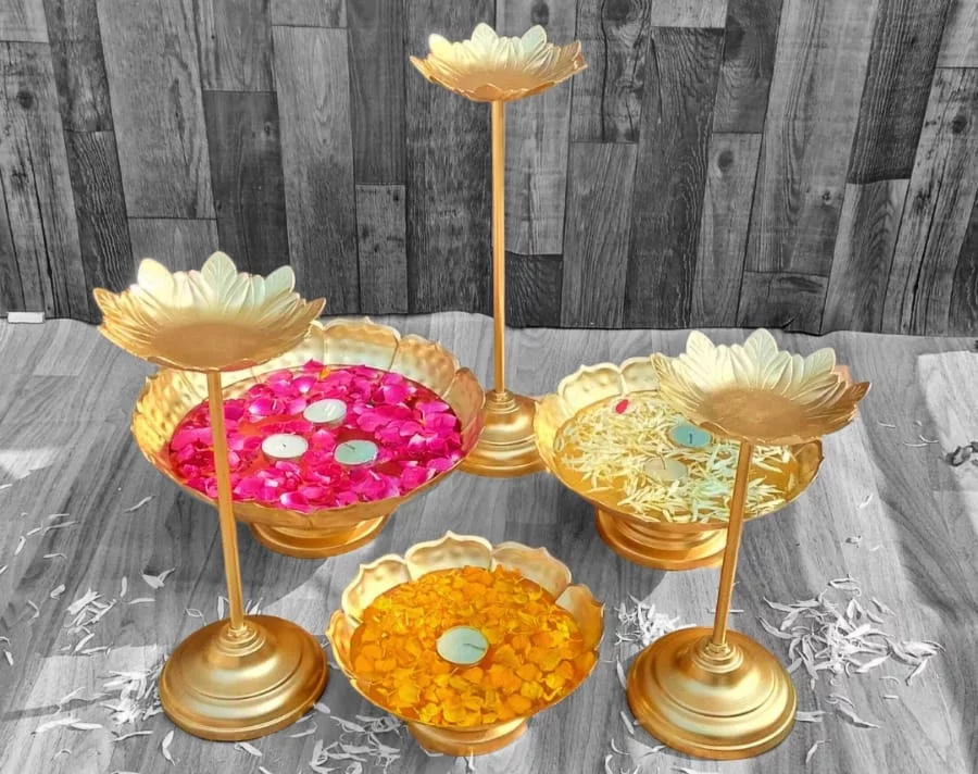 Iron Urli Set Rose With Tea Light Stand  Set Of 6 Pcs-https://i-media.vyaparify.com/vcards/products/314928/product_1781240944_6a2b9470d28e9.webp Image