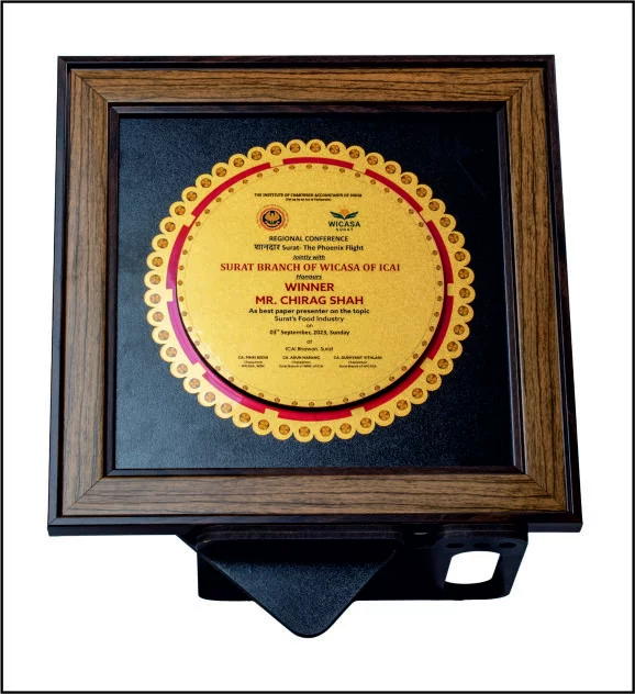 Wooden Round Frame with Golden Certificate in Laserart Surat product image