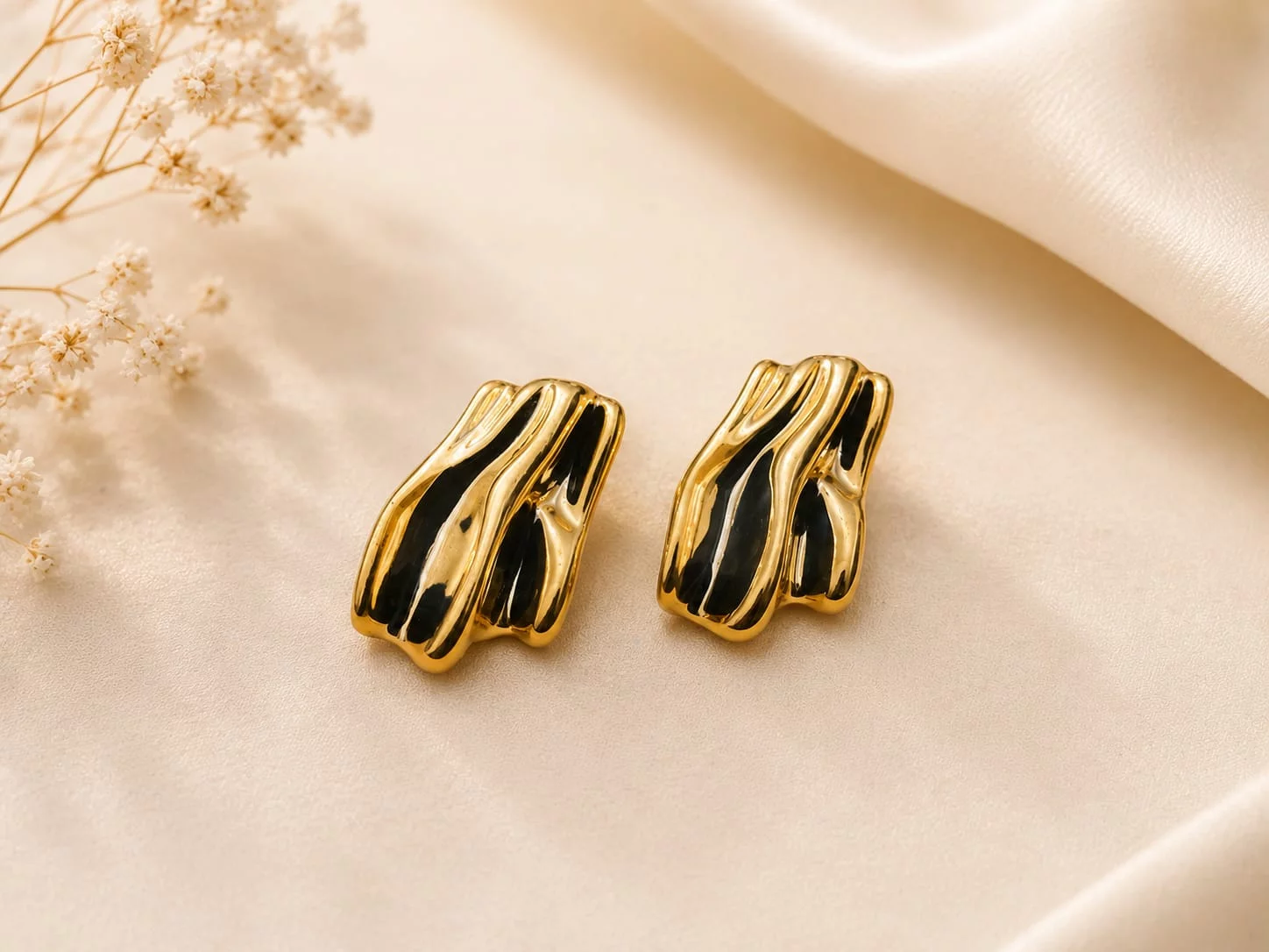 Golden Wavy Black Textured Studs Kairavi Vijay Nagar, Indore, Madhya Pradesh 452010, India