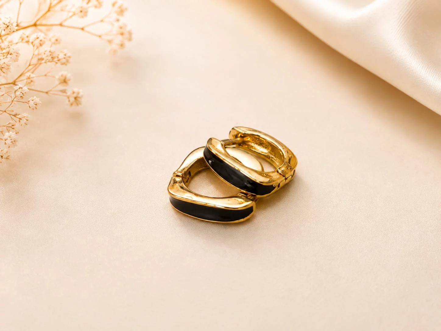 Golden Black Border Square Huggie Hoops Kairavi Vijay Nagar, Indore, Madhya Pradesh 452010, India