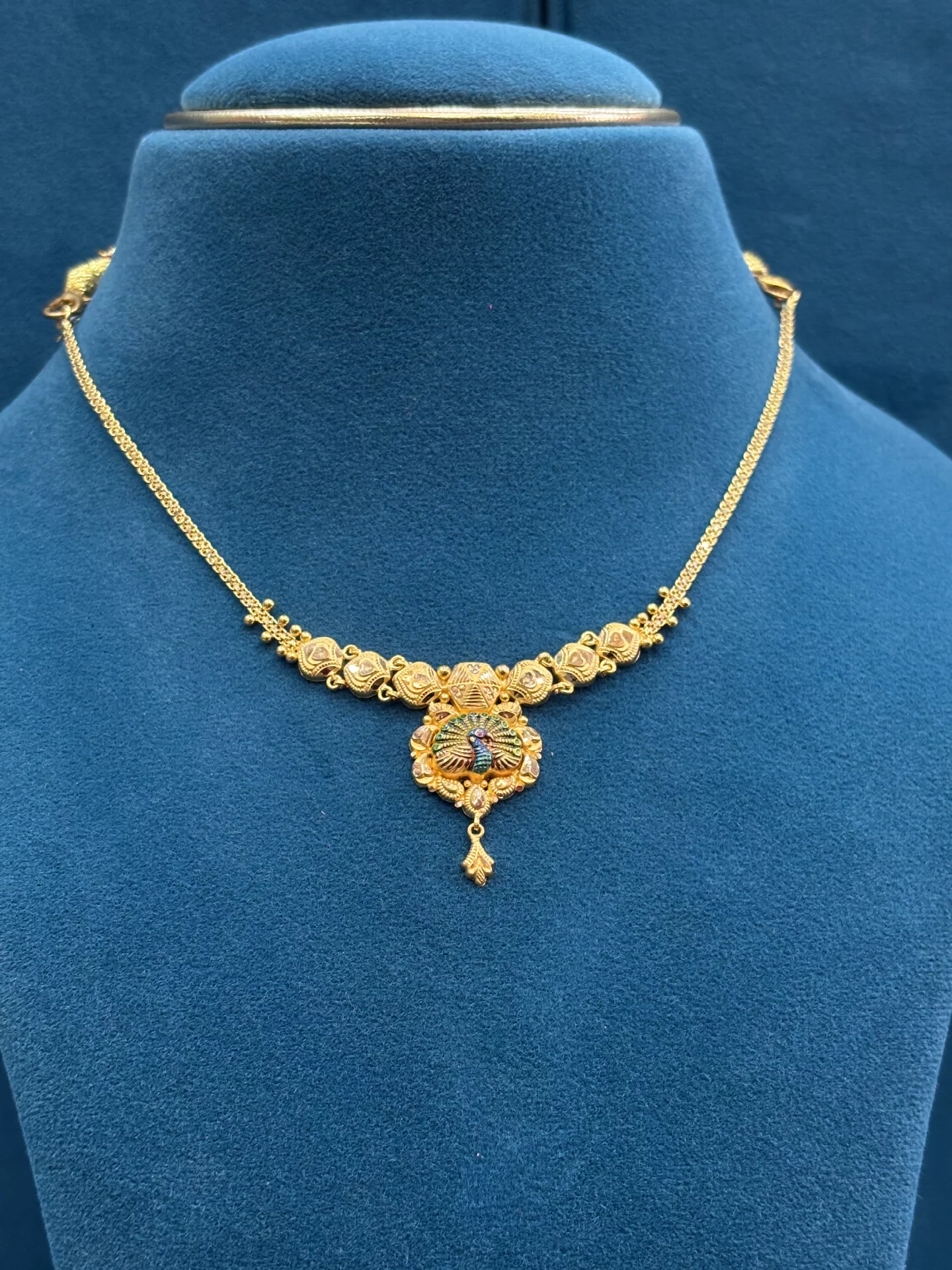 Peacock Style simple necklace Amrutha Jewellers 23-11-7, Nageswara Rao Pantulu Rd, Satyaranayana Puram, Vijayawada, Andhra Pradesh 520011, India