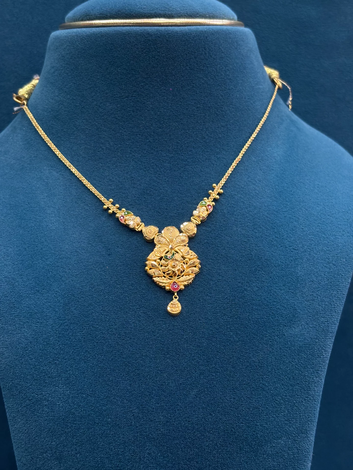 Simple Lightweight Necklace Amrutha Jewellers 23-11-7, Nageswara Rao Pantulu Rd, Satyaranayana Puram, Vijayawada, Andhra Pradesh 520011, India