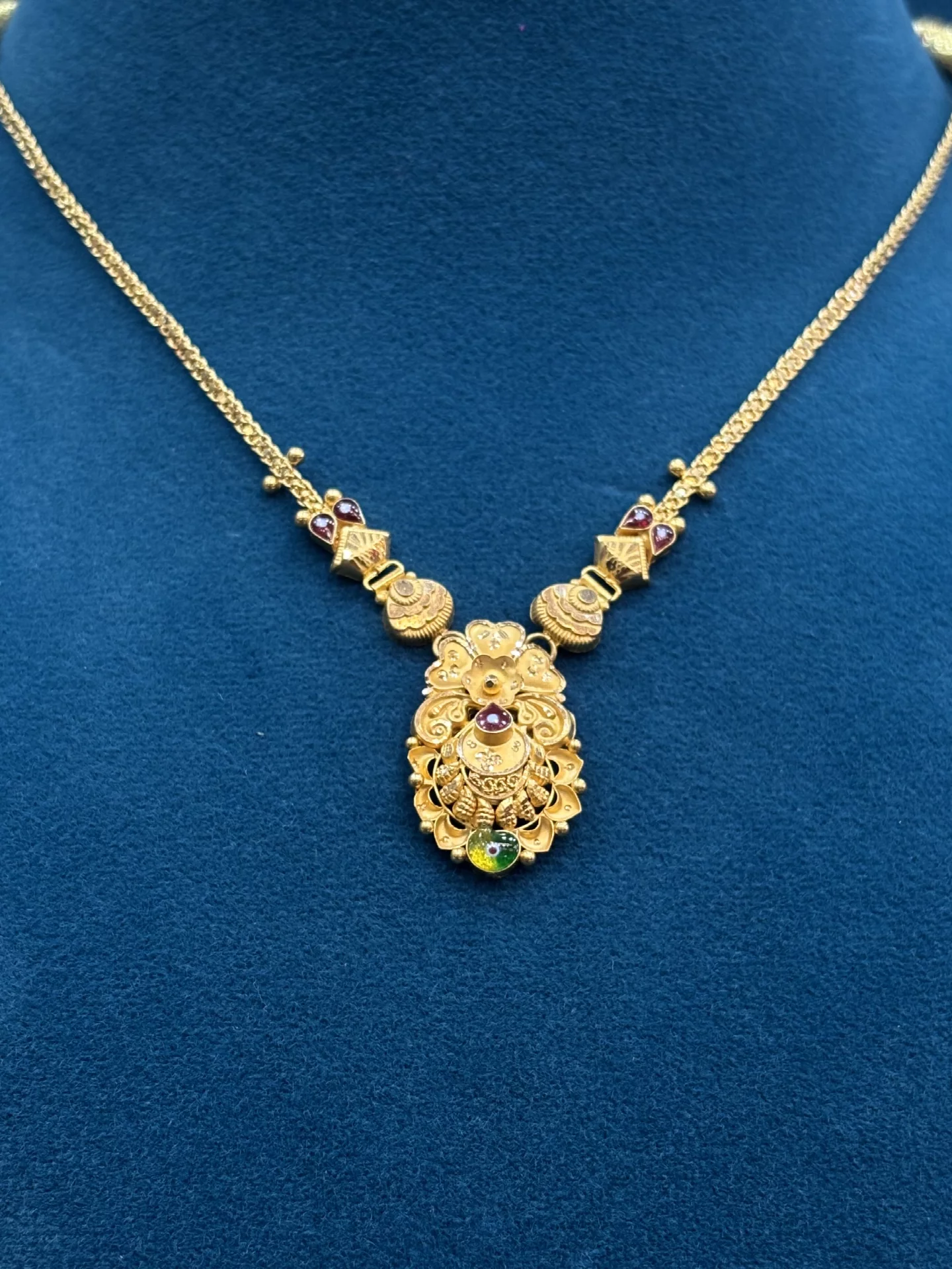 Temple Grace Necklace Amrutha Jewellers 23-11-7, Nageswara Rao Pantulu Rd, Satyaranayana Puram, Vijayawada, Andhra Pradesh 520011, India