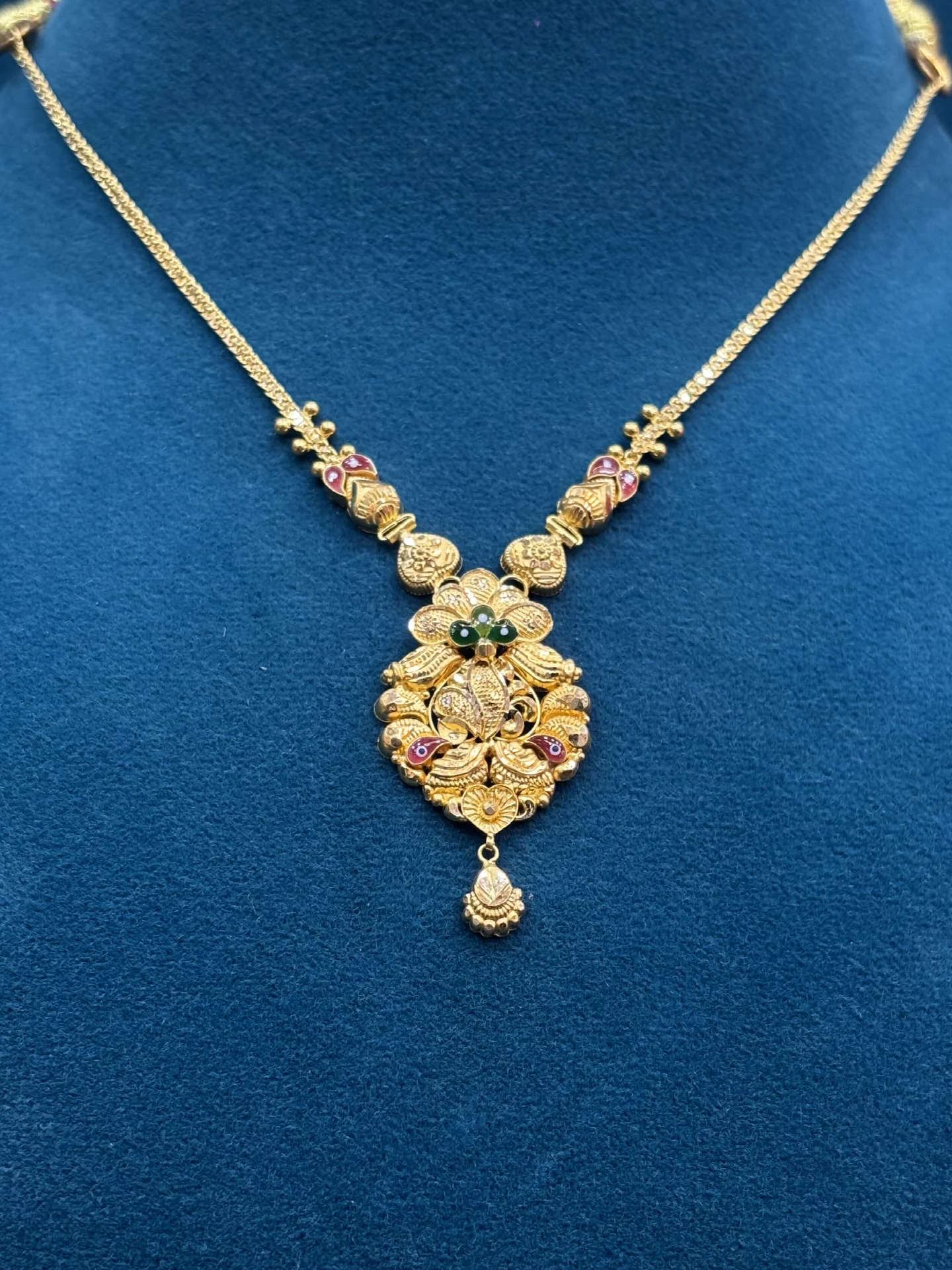 Swarna Varnam Necklace Amrutha Jewellers 23-11-7, Nageswara Rao Pantulu Rd, Satyaranayana Puram, Vijayawada, Andhra Pradesh 520011, India