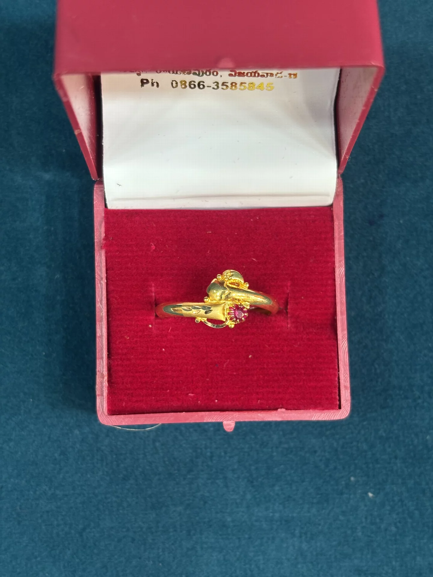 Light Weight ring Amrutha Jewellers 23-11-7, Nageswara Rao Pantulu Rd, Satyaranayana Puram, Vijayawada, Andhra Pradesh 520011, India