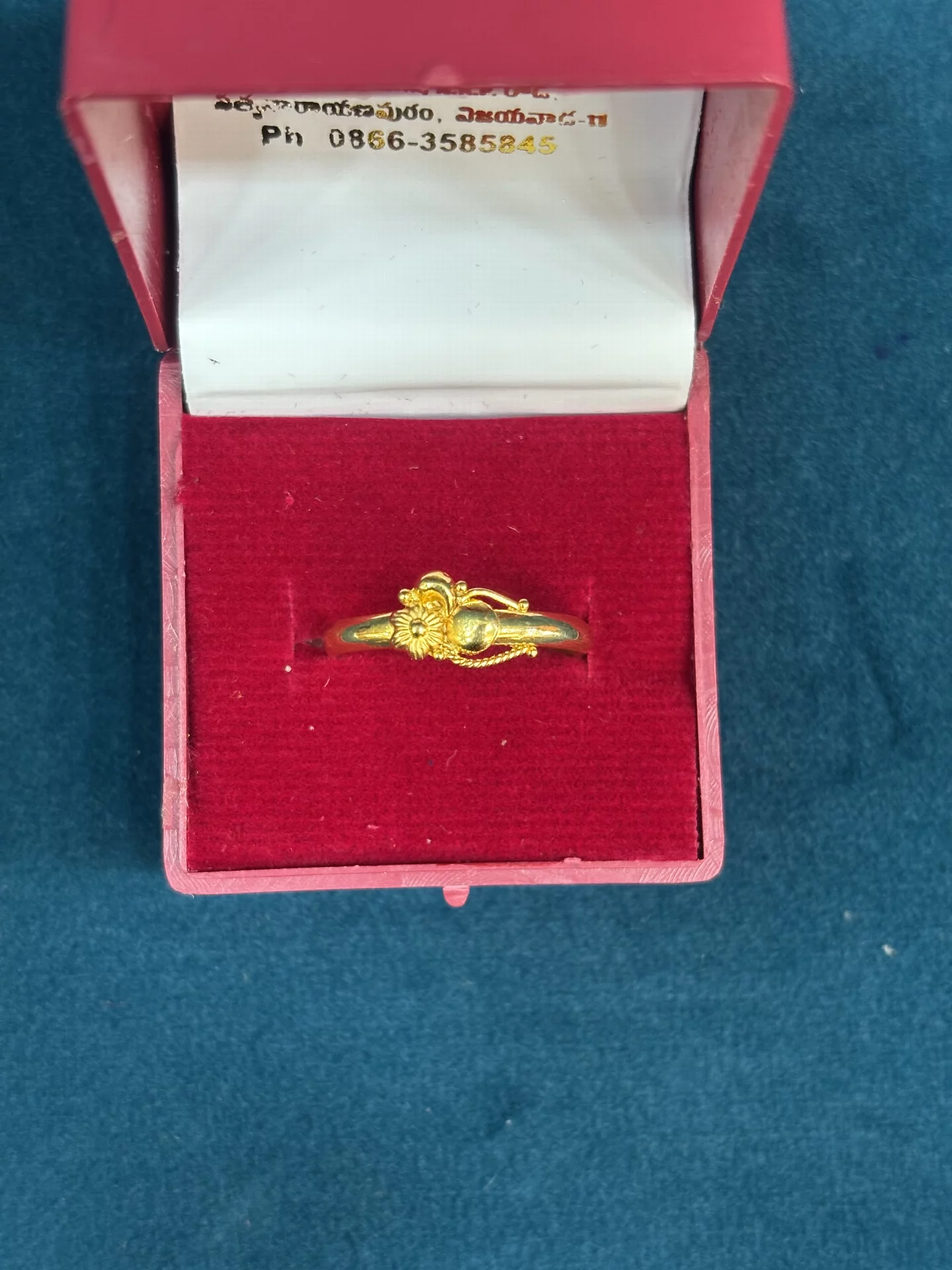 Light weight Ring Amrutha Jewellers 23-11-7, Nageswara Rao Pantulu Rd, Satyaranayana Puram, Vijayawada, Andhra Pradesh 520011, India