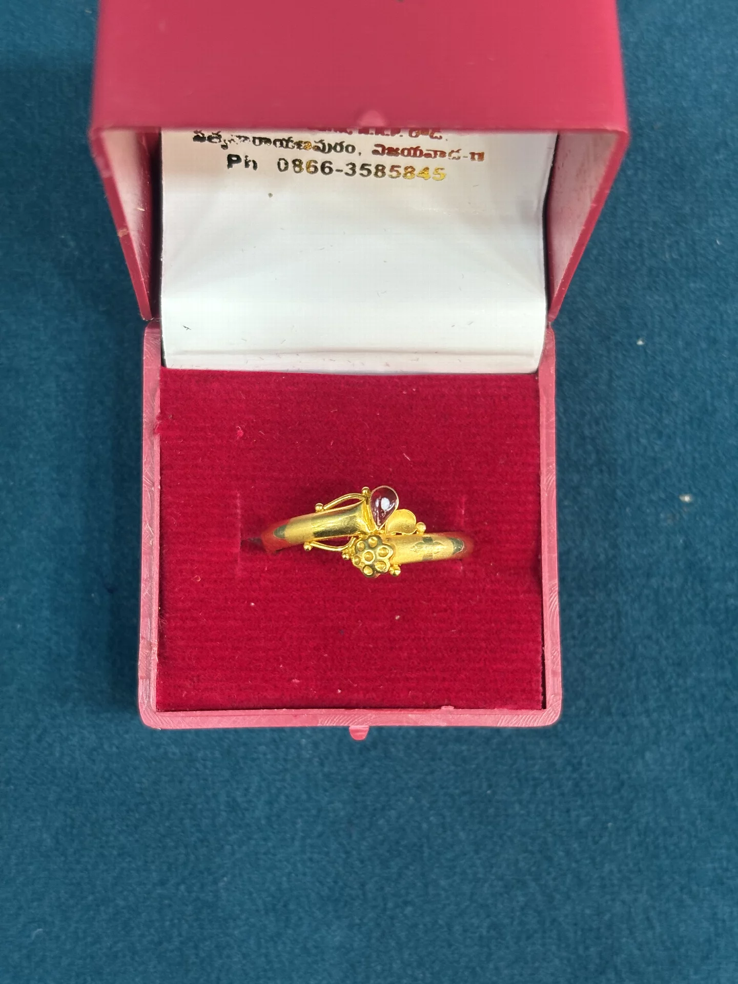 Light weight Ring Amrutha Jewellers 23-11-7, Nageswara Rao Pantulu Rd, Satyaranayana Puram, Vijayawada, Andhra Pradesh 520011, India