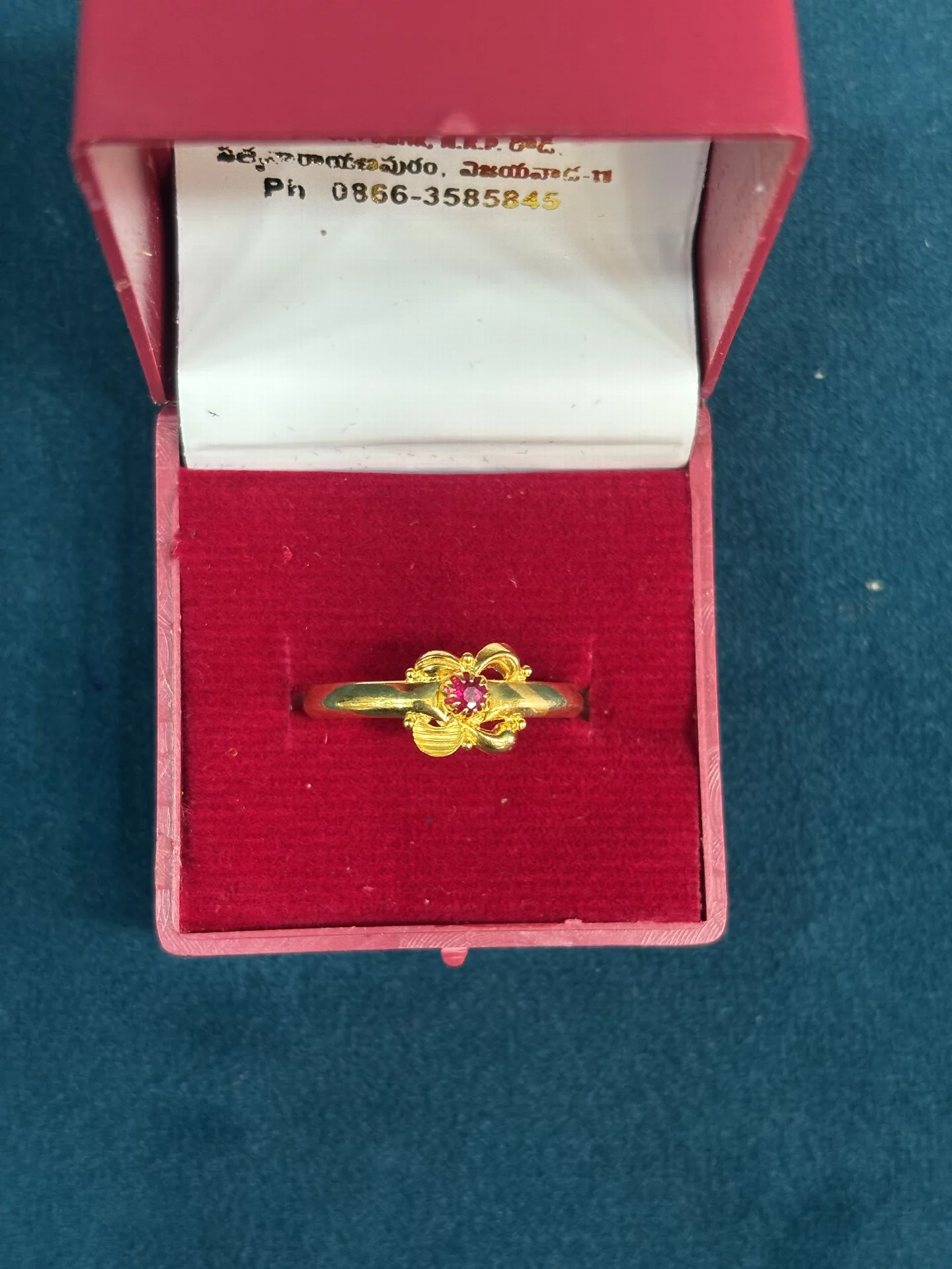 Light weight Ring Amrutha Jewellers 23-11-7, Nageswara Rao Pantulu Rd, Satyaranayana Puram, Vijayawada, Andhra Pradesh 520011, India