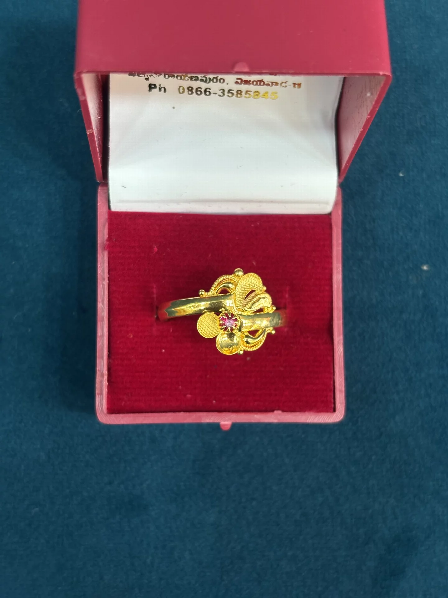 Light weight Ring Amrutha Jewellers 23-11-7, Nageswara Rao Pantulu Rd, Satyaranayana Puram, Vijayawada, Andhra Pradesh 520011, India