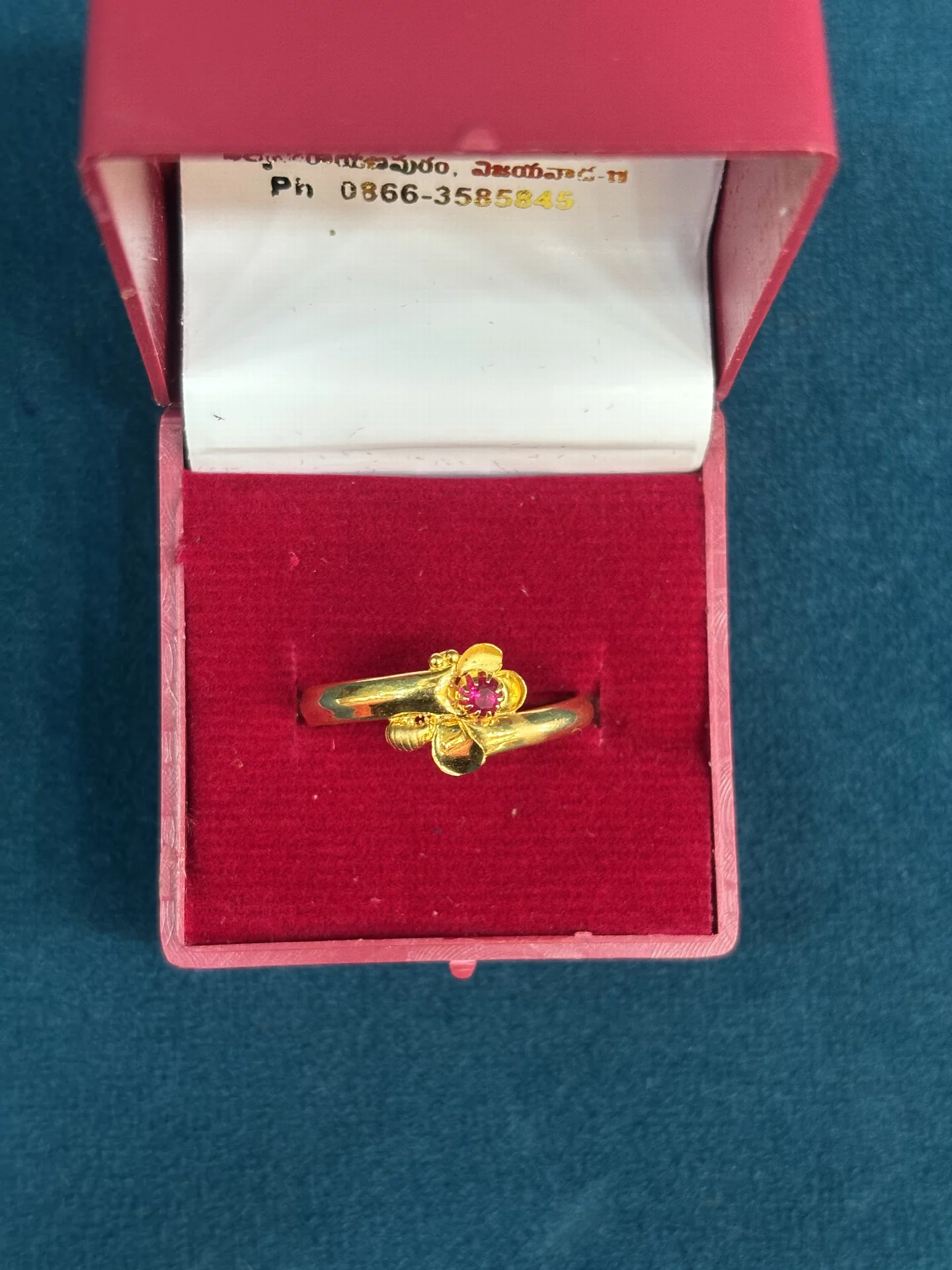 Light weight Ring Amrutha Jewellers 23-11-7, Nageswara Rao Pantulu Rd, Satyaranayana Puram, Vijayawada, Andhra Pradesh 520011, India