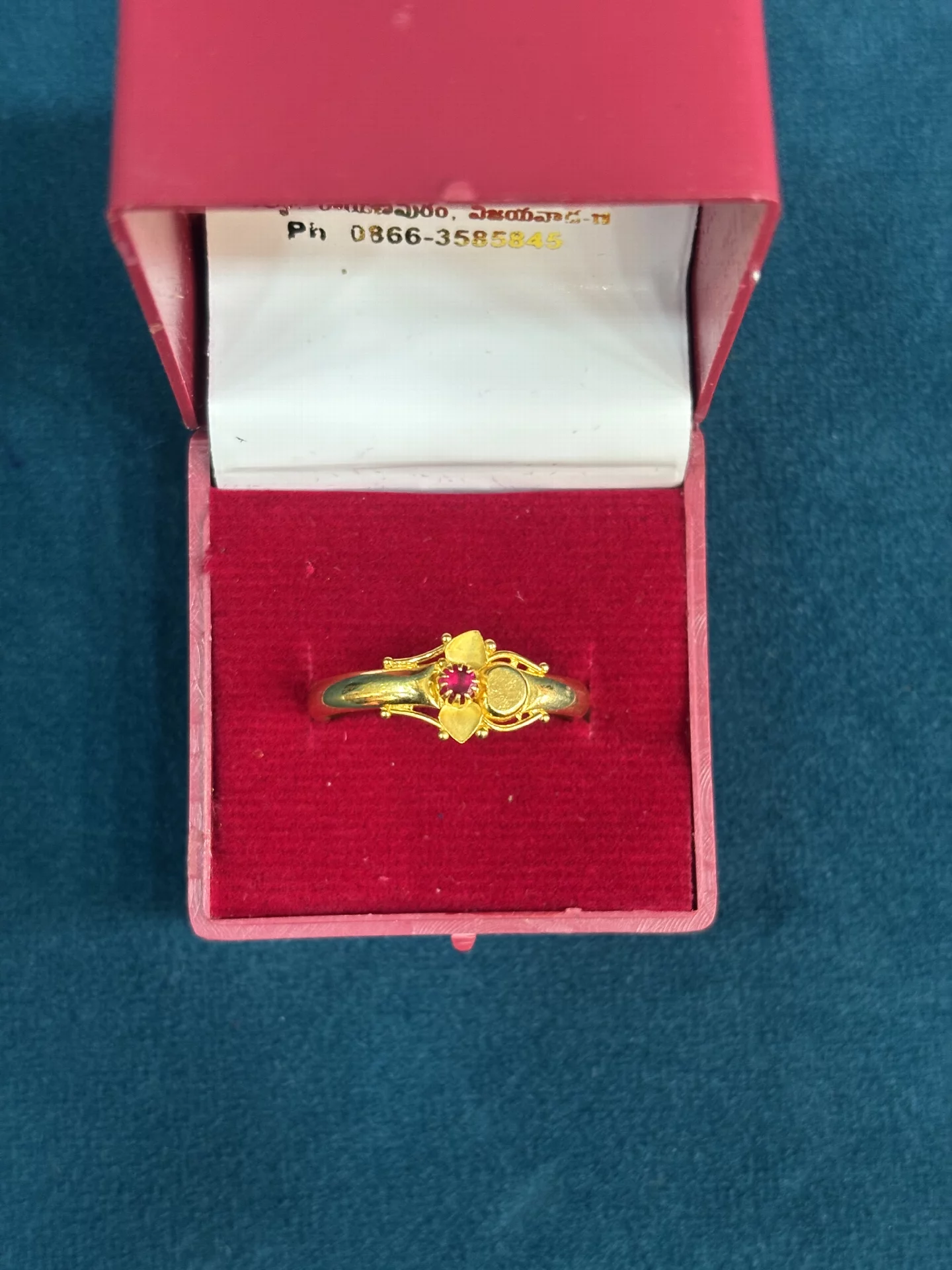 Light weight Ring Amrutha Jewellers 23-11-7, Nageswara Rao Pantulu Rd, Satyaranayana Puram, Vijayawada, Andhra Pradesh 520011, India