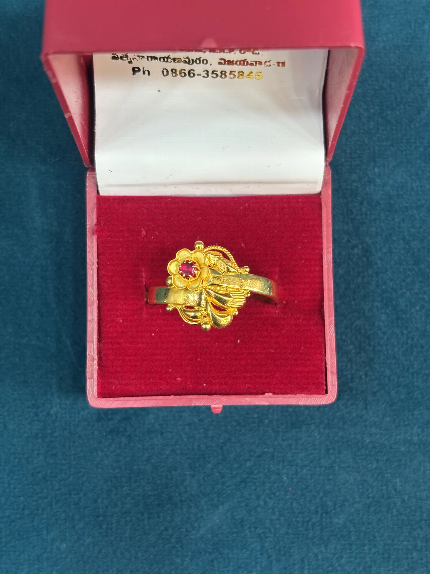 Light weight Ring Amrutha Jewellers 23-11-7, Nageswara Rao Pantulu Rd, Satyaranayana Puram, Vijayawada, Andhra Pradesh 520011, India