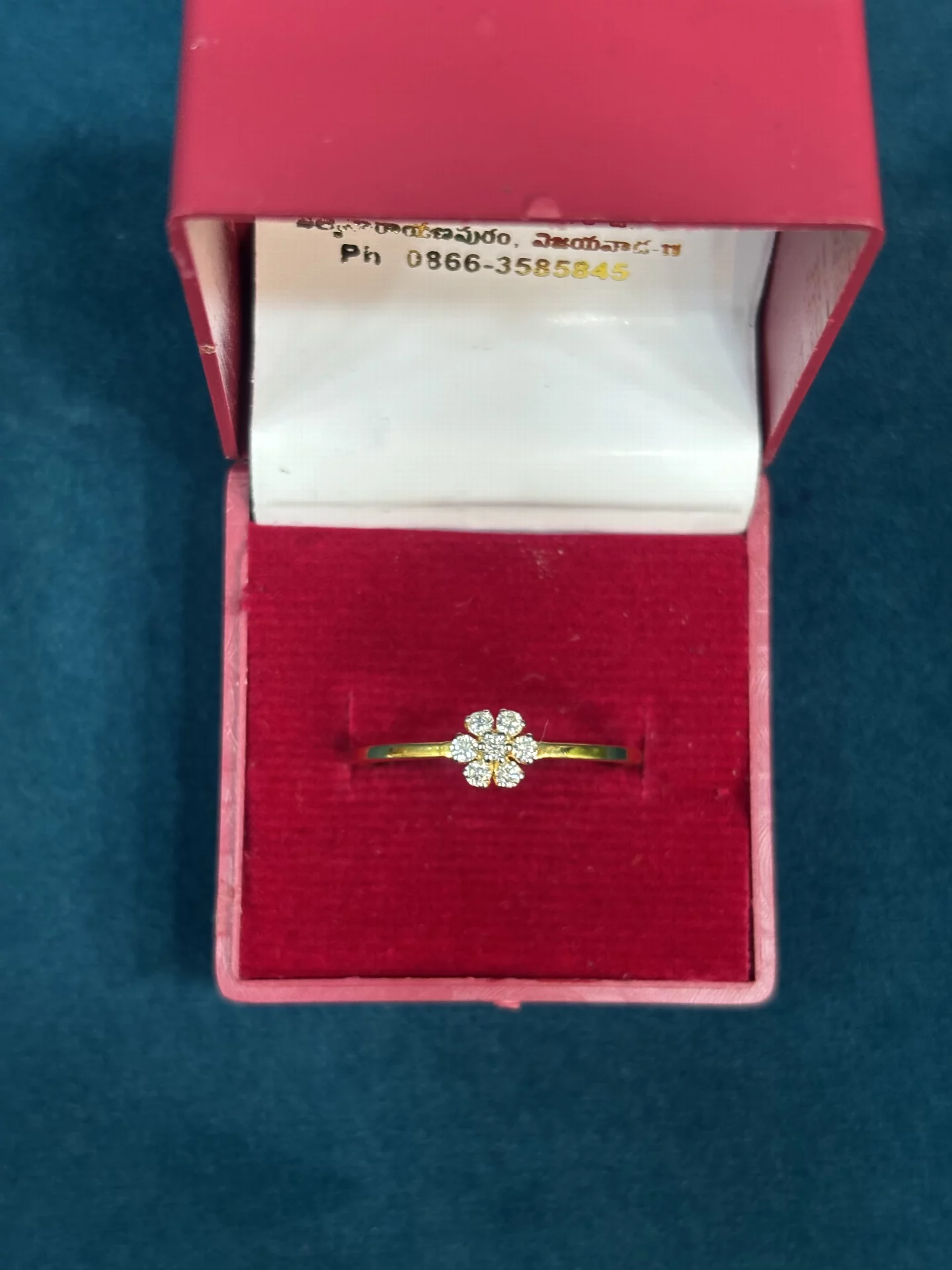 Flower Model Diamond Ring Amrutha Jewellers 23-11-7, Nageswara Rao Pantulu Rd, Satyaranayana Puram, Vijayawada, Andhra Pradesh 520011, India