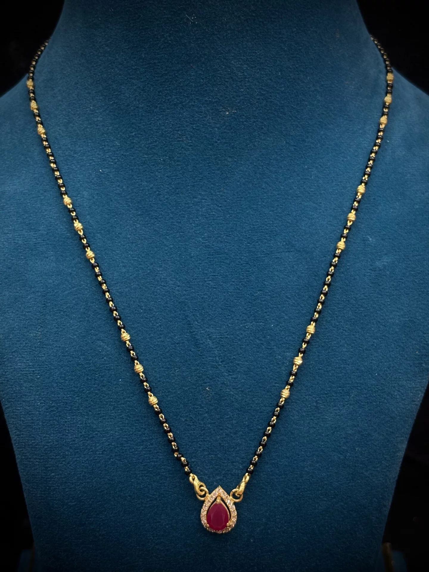 Black Beads Chain Amrutha Jewellers 23-11-7, Nageswara Rao Pantulu Rd, Satyaranayana Puram, Vijayawada, Andhra Pradesh 520011, India