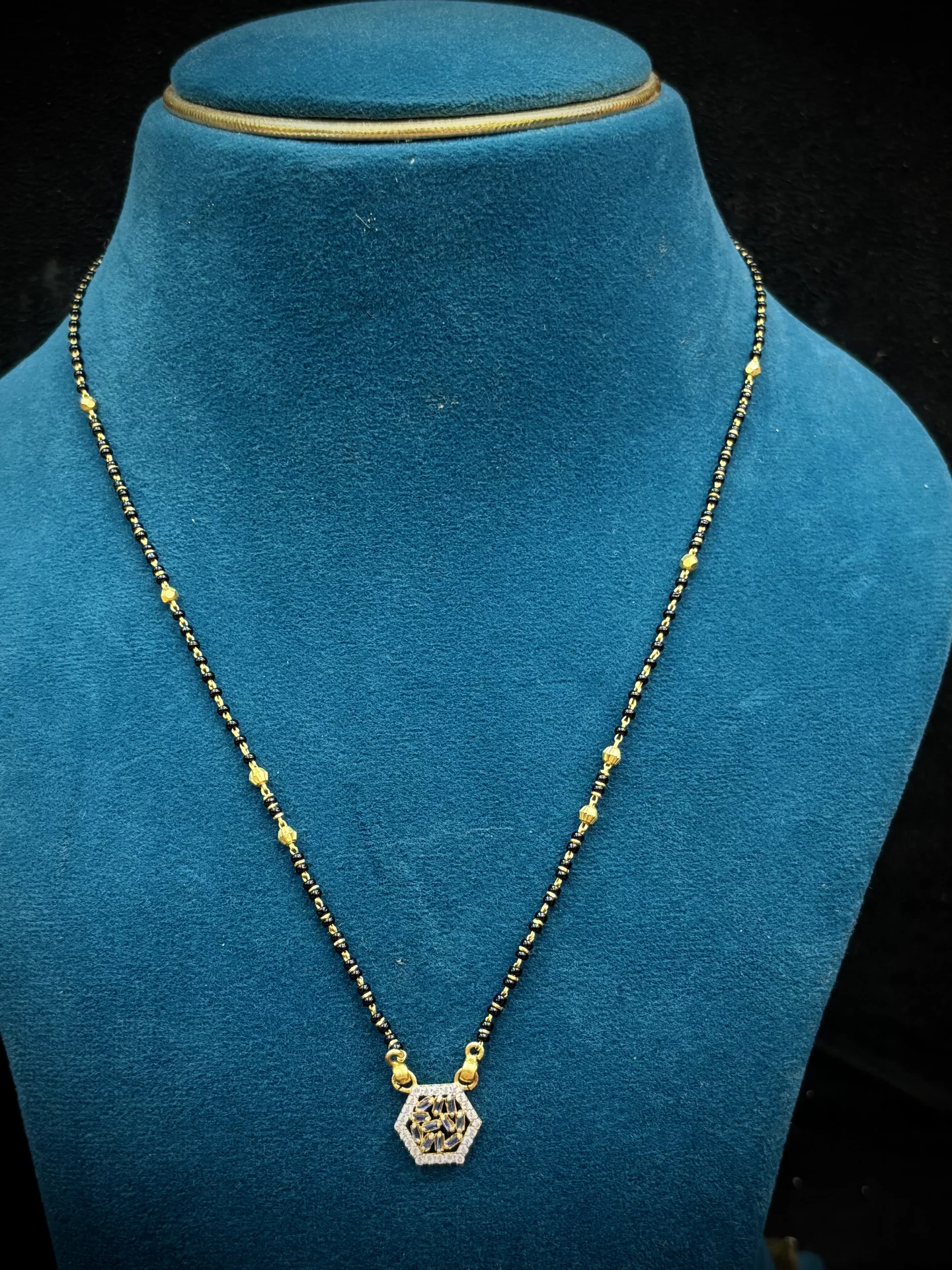 Black Beads Chain Amrutha Jewellers 23-11-7, Nageswara Rao Pantulu Rd, Satyaranayana Puram, Vijayawada, Andhra Pradesh 520011, India
