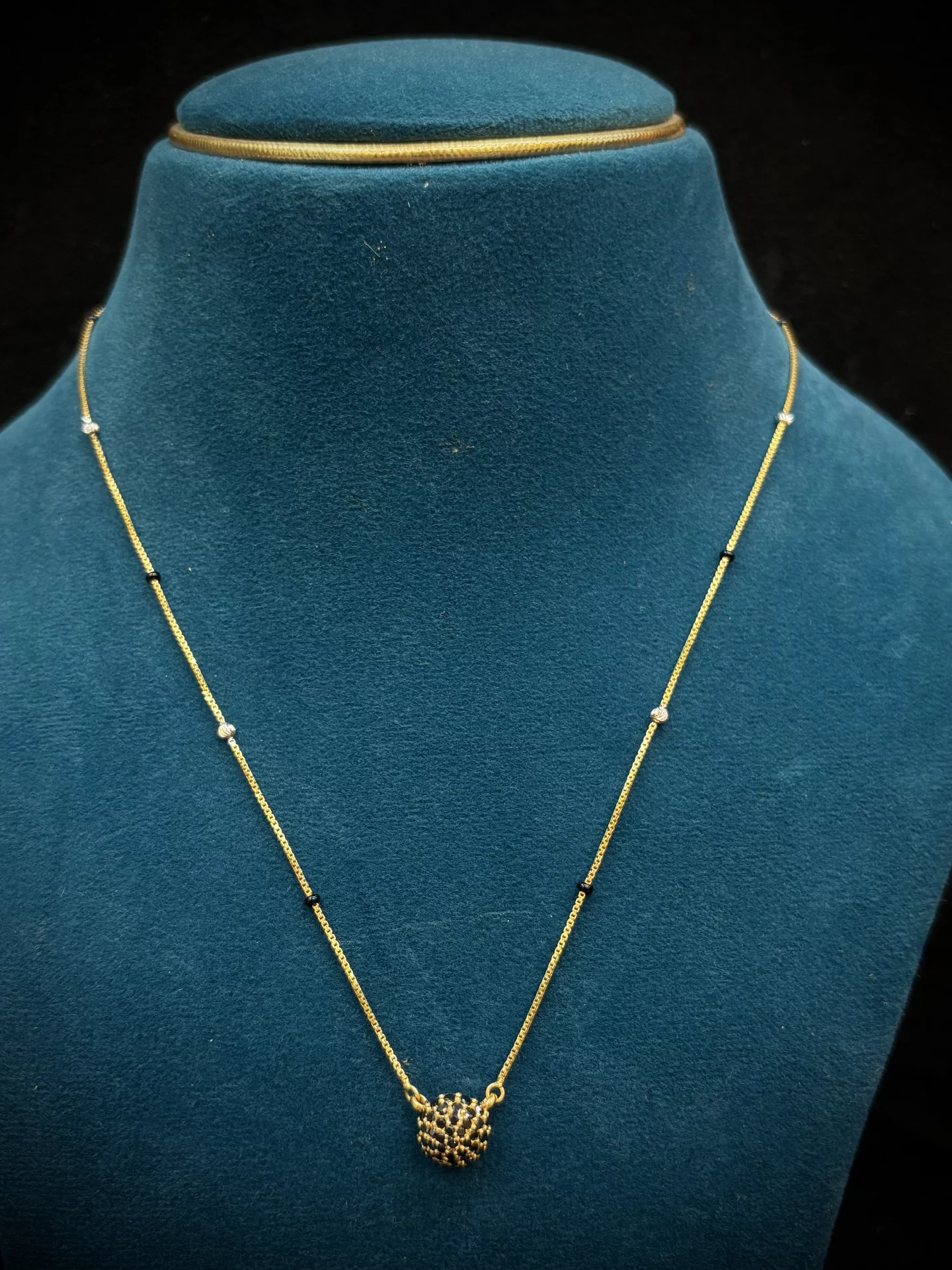 Unique Black Beads Chain Amrutha Jewellers 23-11-7, Nageswara Rao Pantulu Rd, Satyaranayana Puram, Vijayawada, Andhra Pradesh 520011, India