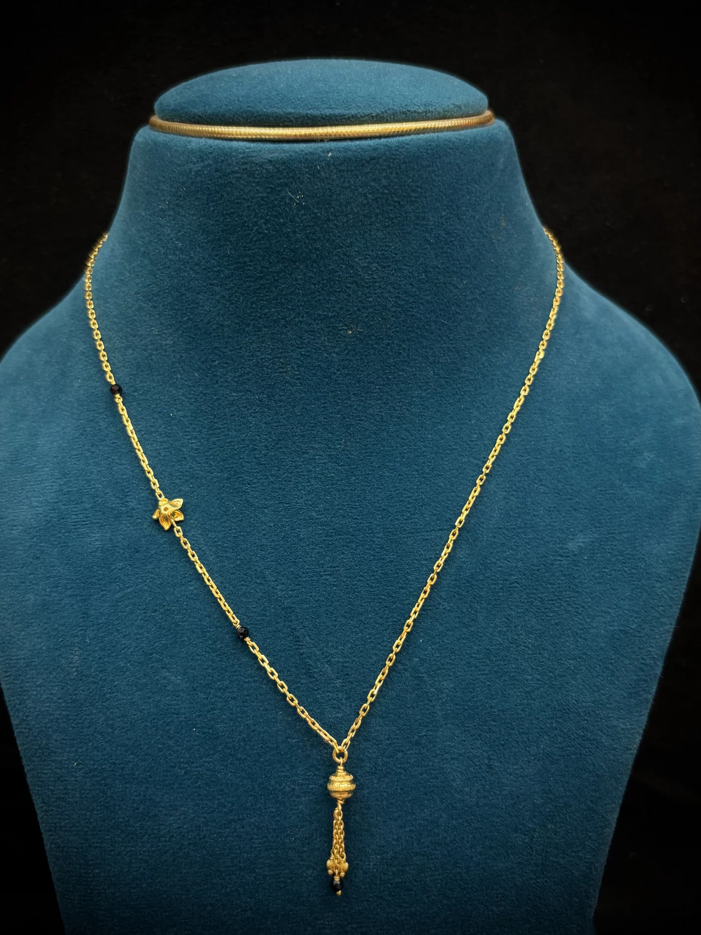 Dd ball black beads chain Amrutha Jewellers 23-11-7, Nageswara Rao Pantulu Rd, Satyaranayana Puram, Vijayawada, Andhra Pradesh 520011, India