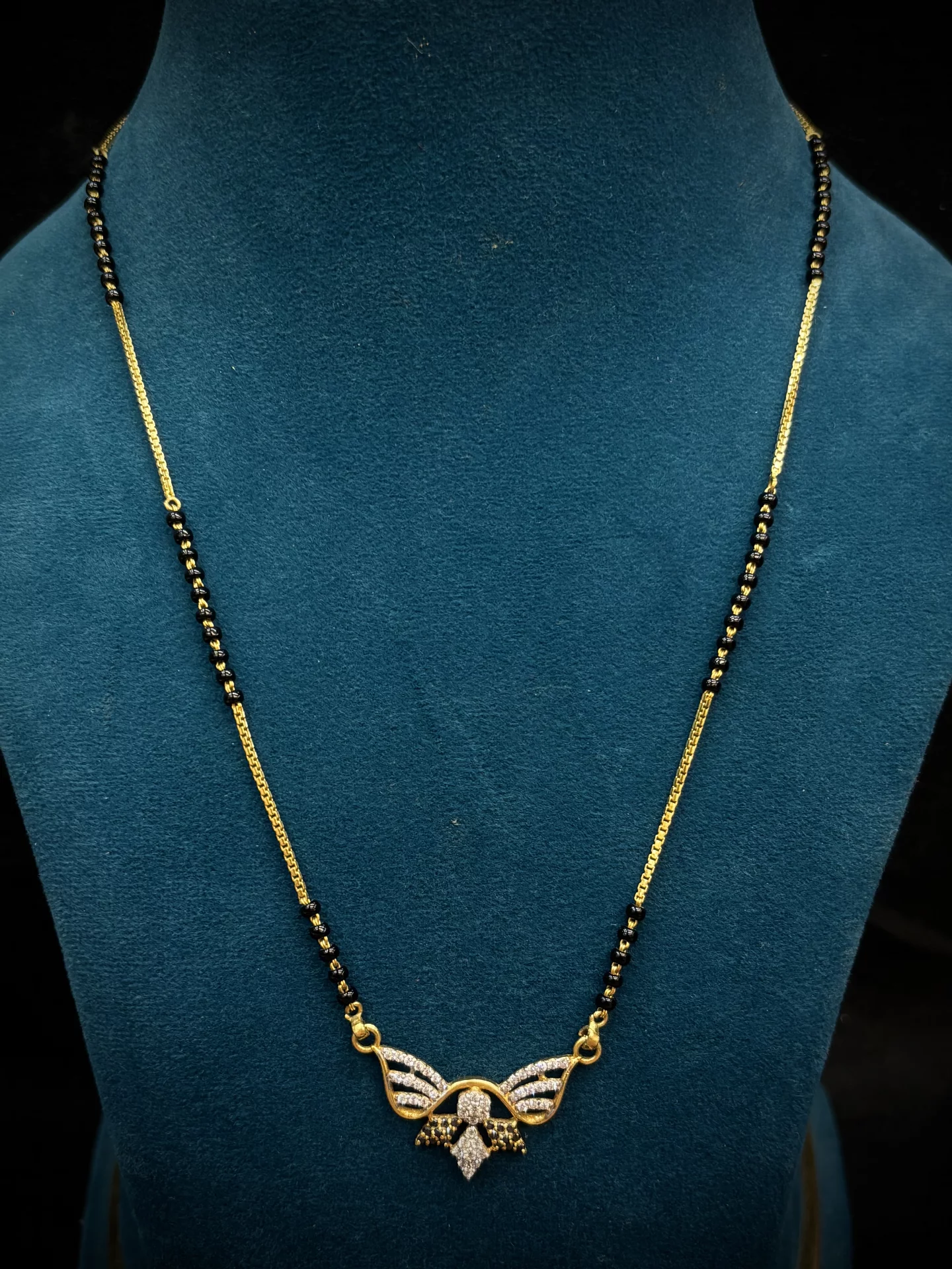 Black Beads Chain Amrutha Jewellers 23-11-7, Nageswara Rao Pantulu Rd, Satyaranayana Puram, Vijayawada, Andhra Pradesh 520011, India