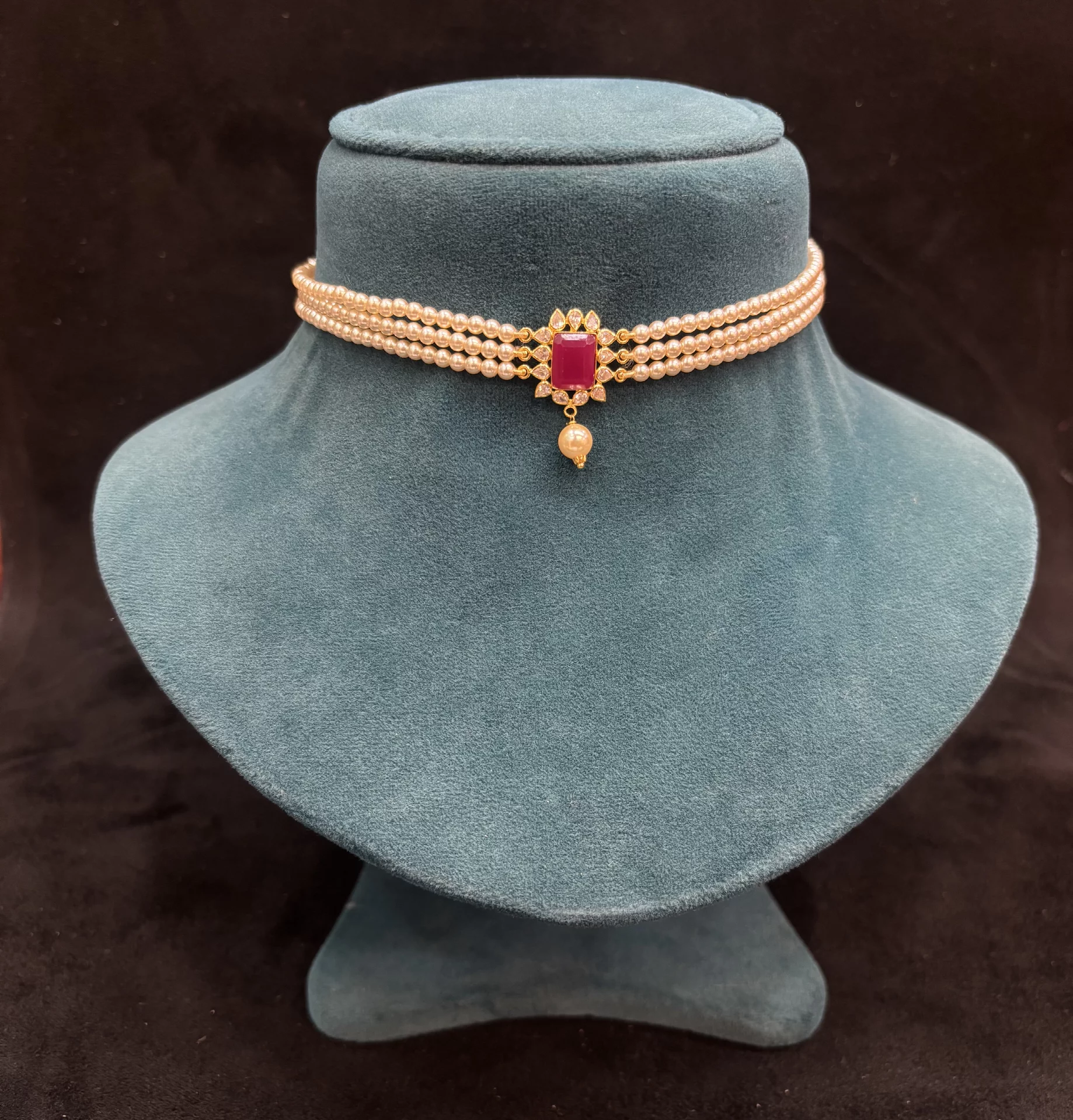 Red Stone Pearl choker Amrutha Jewellers 23-11-7, Nageswara Rao Pantulu Rd, Satyaranayana Puram, Vijayawada, Andhra Pradesh 520011, India