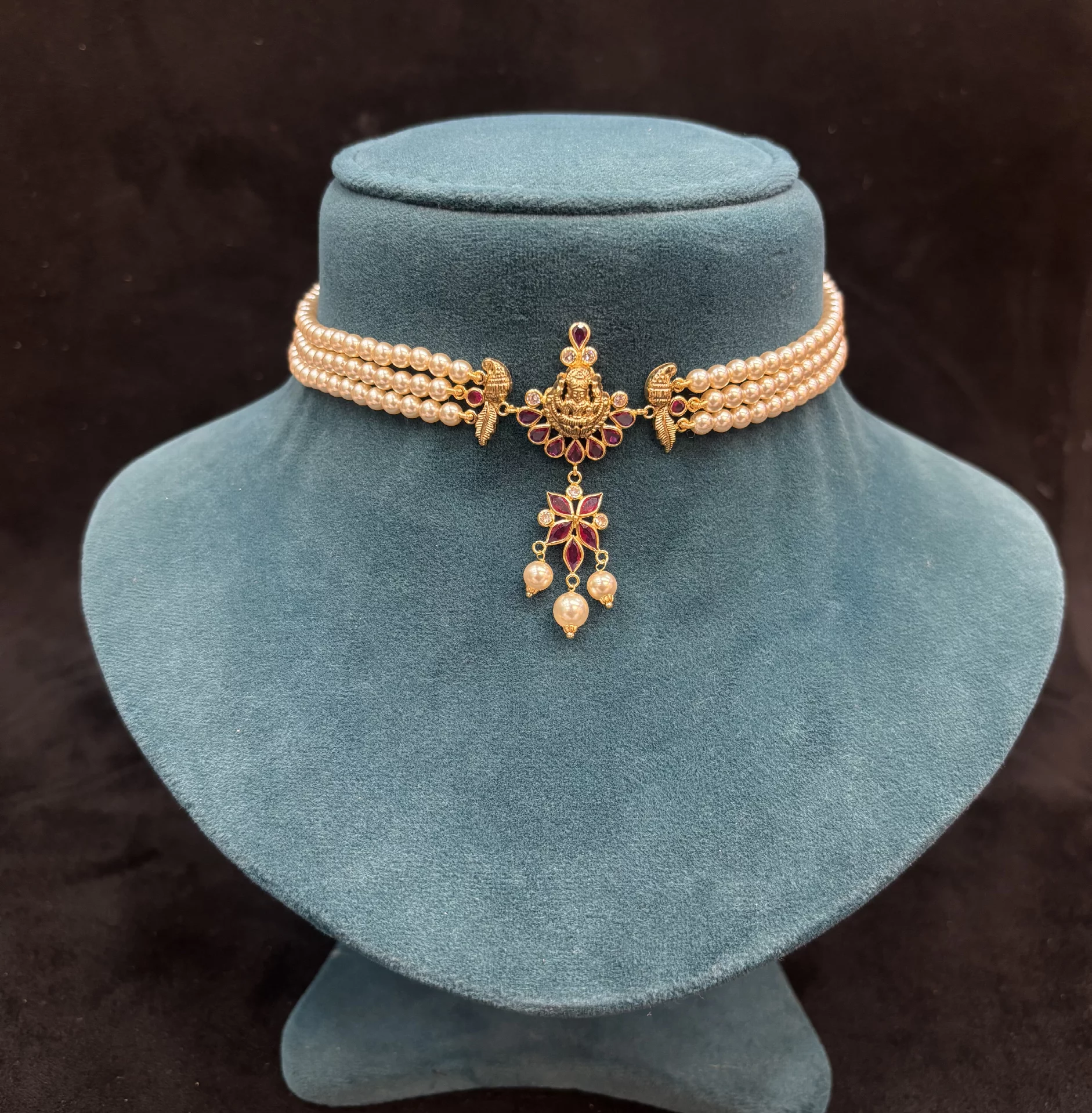 Lakshmi Devi pearls choker Amrutha Jewellers 23-11-7, Nageswara Rao Pantulu Rd, Satyaranayana Puram, Vijayawada, Andhra Pradesh 520011, India
