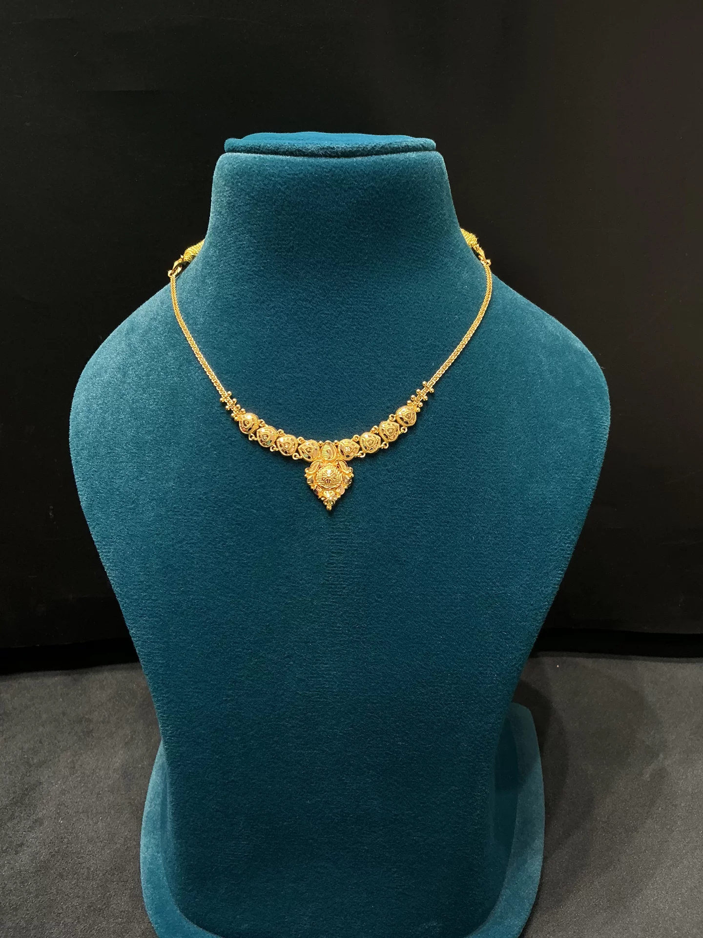 Lightweight Necklace Amrutha Jewellers 23-11-7, Nageswara Rao Pantulu Rd, Satyaranayana Puram, Vijayawada, Andhra Pradesh 520011, India