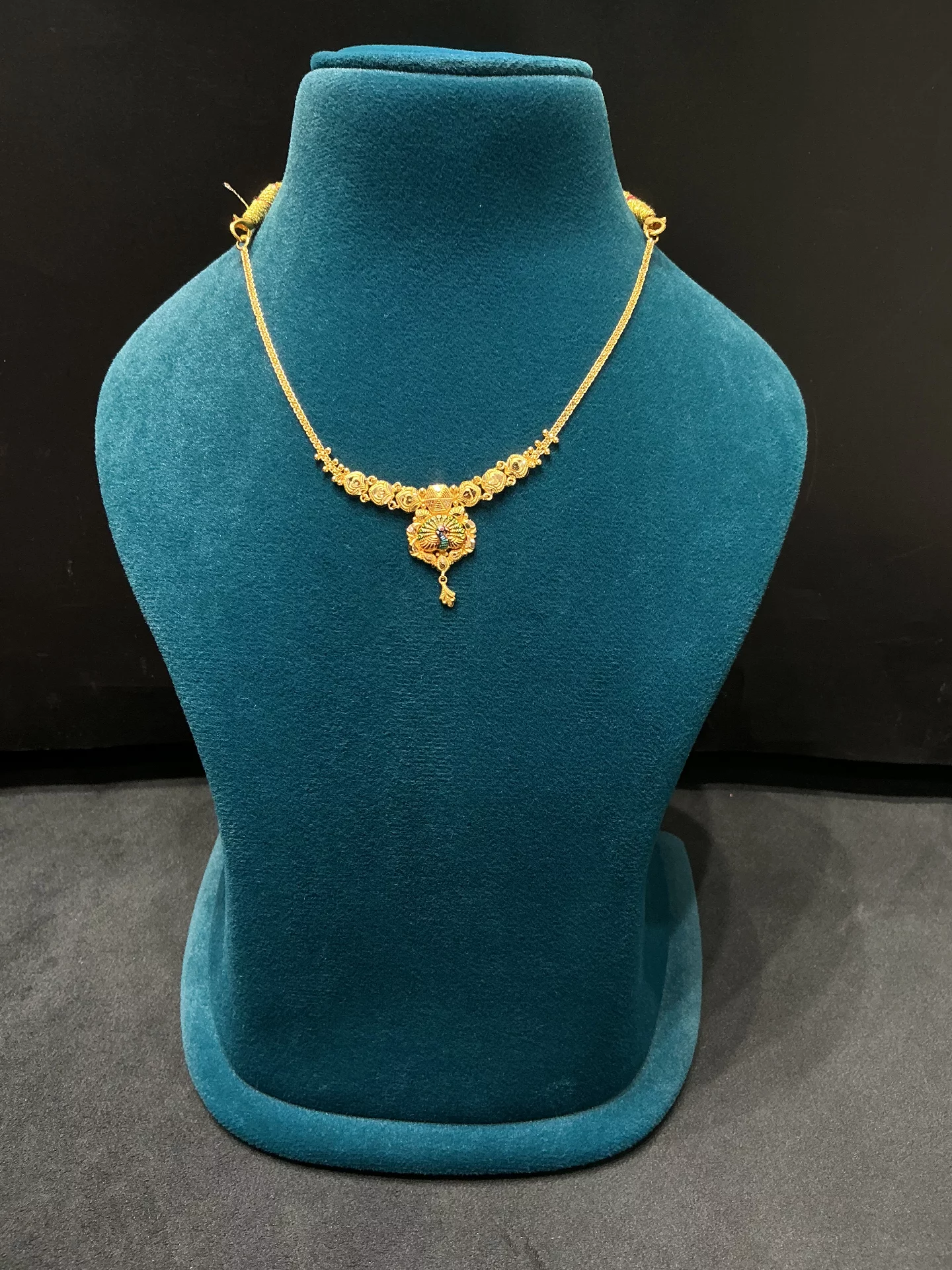 Lightweight Necklace Amrutha Jewellers 23-11-7, Nageswara Rao Pantulu Rd, Satyaranayana Puram, Vijayawada, Andhra Pradesh 520011, India
