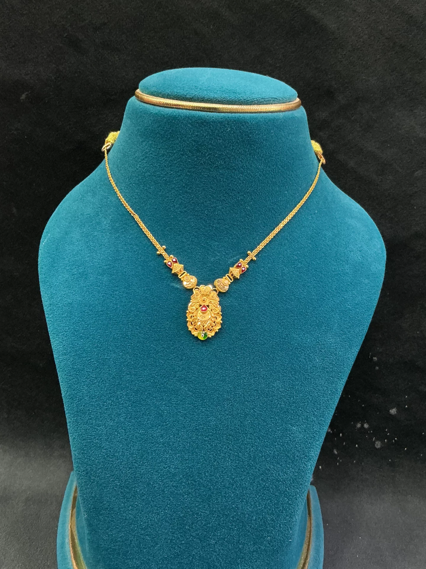 Lightweight Necklace Amrutha Jewellers 23-11-7, Nageswara Rao Pantulu Rd, Satyaranayana Puram, Vijayawada, Andhra Pradesh 520011, India