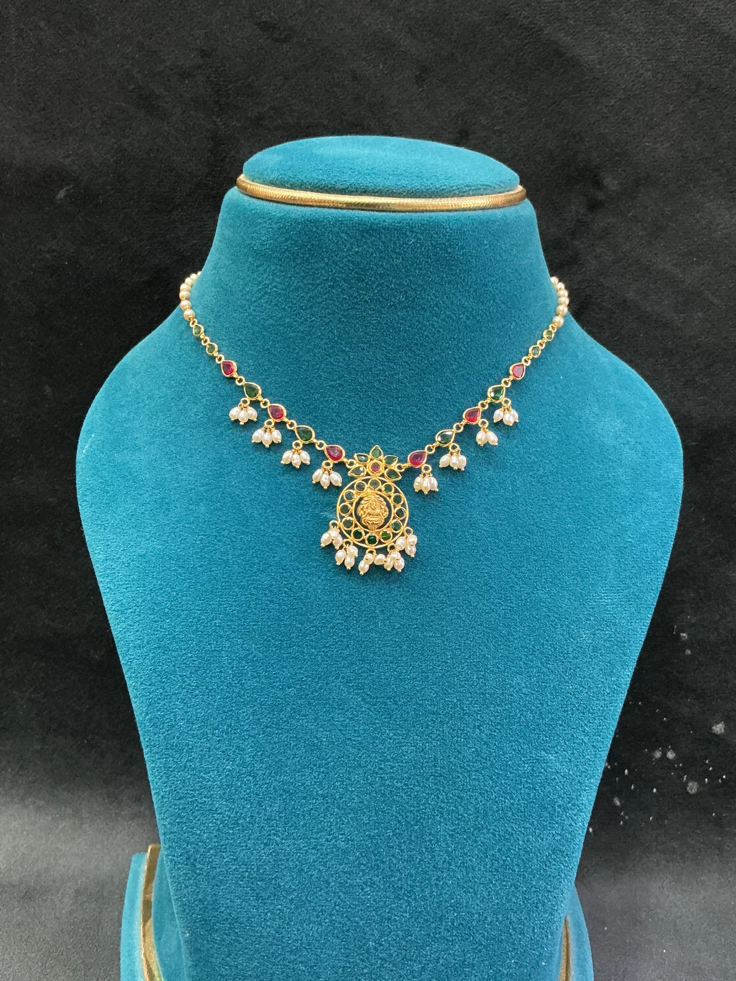 Lakshmi Devi Pearls Necklace Amrutha Jewellers 23-11-7, Nageswara Rao Pantulu Rd, Satyaranayana Puram, Vijayawada, Andhra Pradesh 520011, India