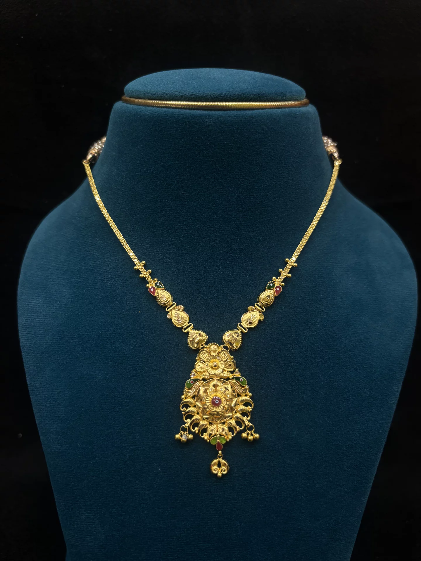 Lightweight Necklace Amrutha Jewellers 23-11-7, Nageswara Rao Pantulu Rd, Satyaranayana Puram, Vijayawada, Andhra Pradesh 520011, India