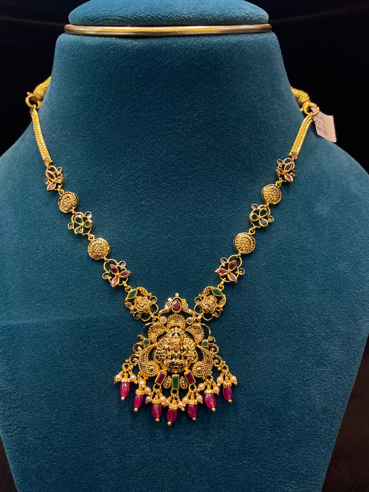 Antique Lakshmi Devi Necklace Amrutha Jewellers 23-11-7, Nageswara Rao Pantulu Rd, Satyaranayana Puram, Vijayawada, Andhra Pradesh 520011, India