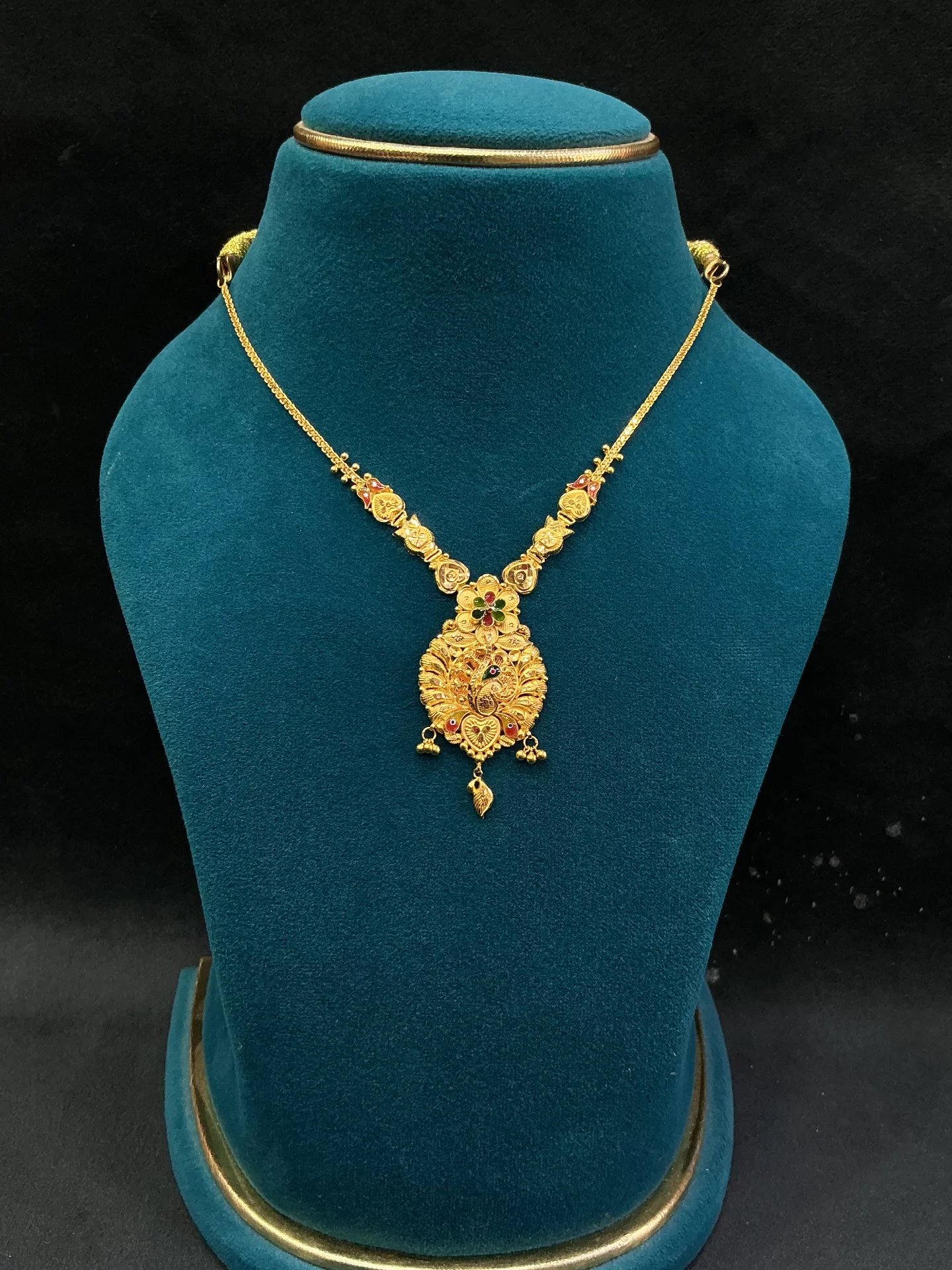 Lightweight Necklace Amrutha Jewellers 23-11-7, Nageswara Rao Pantulu Rd, Satyaranayana Puram, Vijayawada, Andhra Pradesh 520011, India