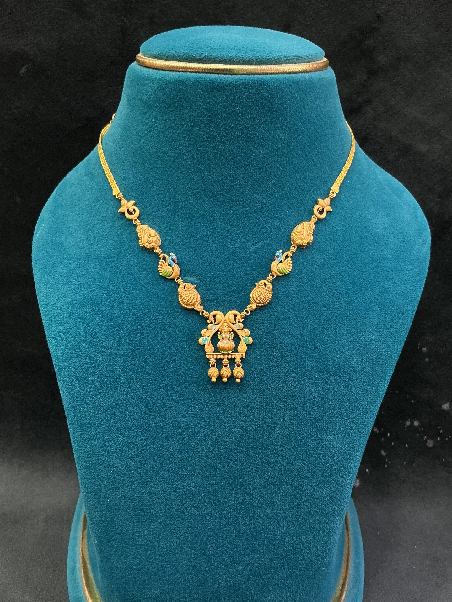 Lakshmi Devi necklace Amrutha Jewellers 23-11-7, Nageswara Rao Pantulu Rd, Satyaranayana Puram, Vijayawada, Andhra Pradesh 520011, India