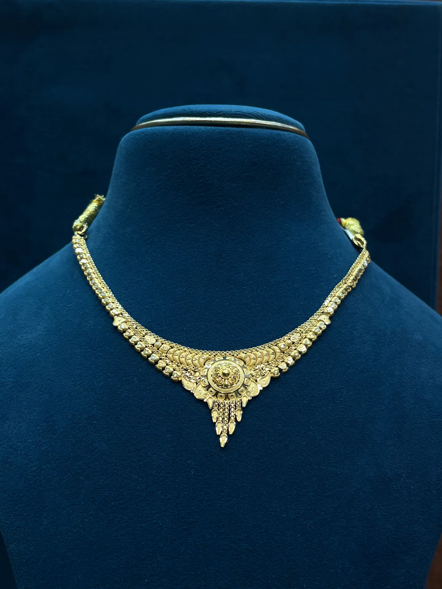 Necklace Amrutha Jewellers 23-11-7, Nageswara Rao Pantulu Rd, Satyaranayana Puram, Vijayawada, Andhra Pradesh 520011, India
