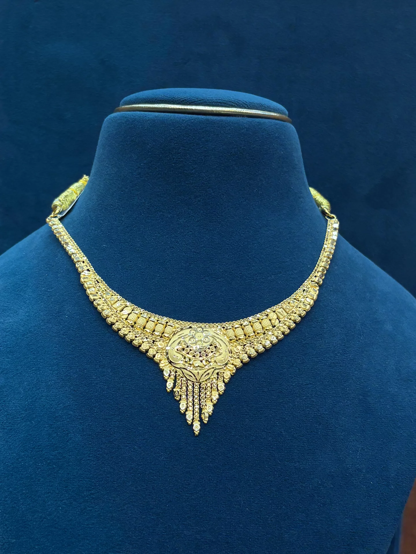 Necklace Amrutha Jewellers 23-11-7, Nageswara Rao Pantulu Rd, Satyaranayana Puram, Vijayawada, Andhra Pradesh 520011, India