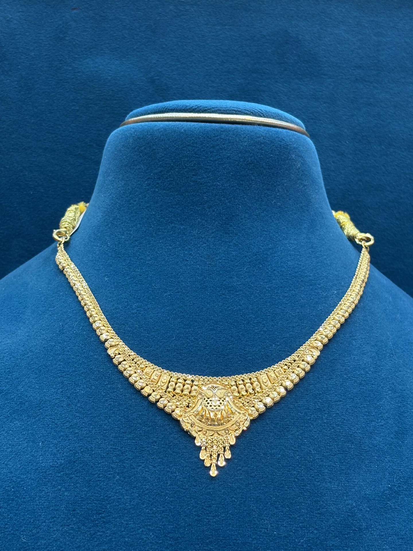 Necklace Amrutha Jewellers 23-11-7, Nageswara Rao Pantulu Rd, Satyaranayana Puram, Vijayawada, Andhra Pradesh 520011, India