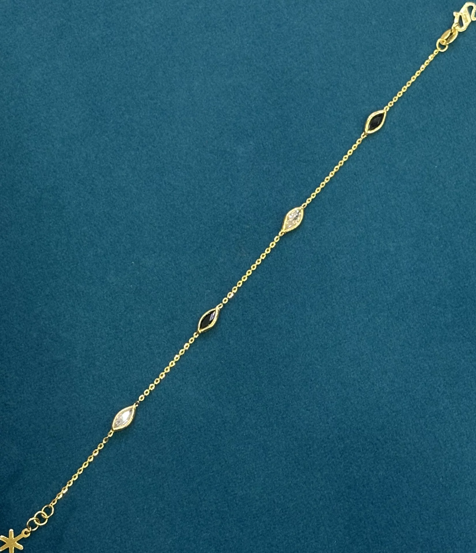 Elegant Ladies Bracelet Amrutha Jewellers 23-11-7, Nageswara Rao Pantulu Rd, Satyaranayana Puram, Vijayawada, Andhra Pradesh 520011, India