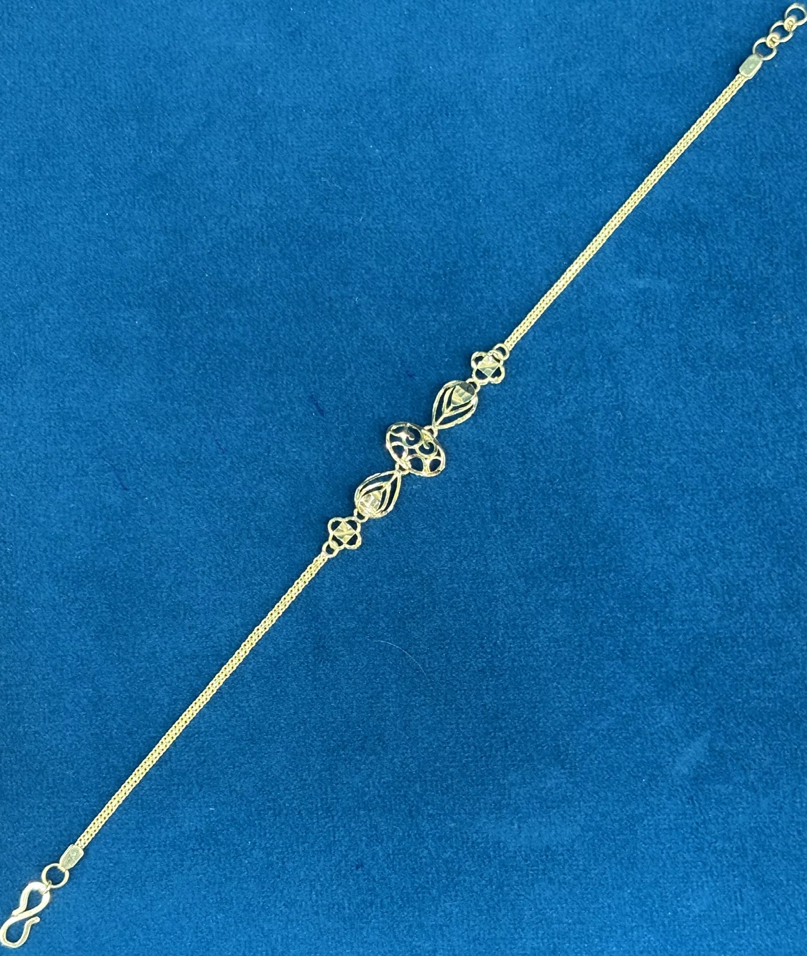 Ladies Bracelets Amrutha Jewellers 23-11-7, Nageswara Rao Pantulu Rd, Satyaranayana Puram, Vijayawada, Andhra Pradesh 520011, India