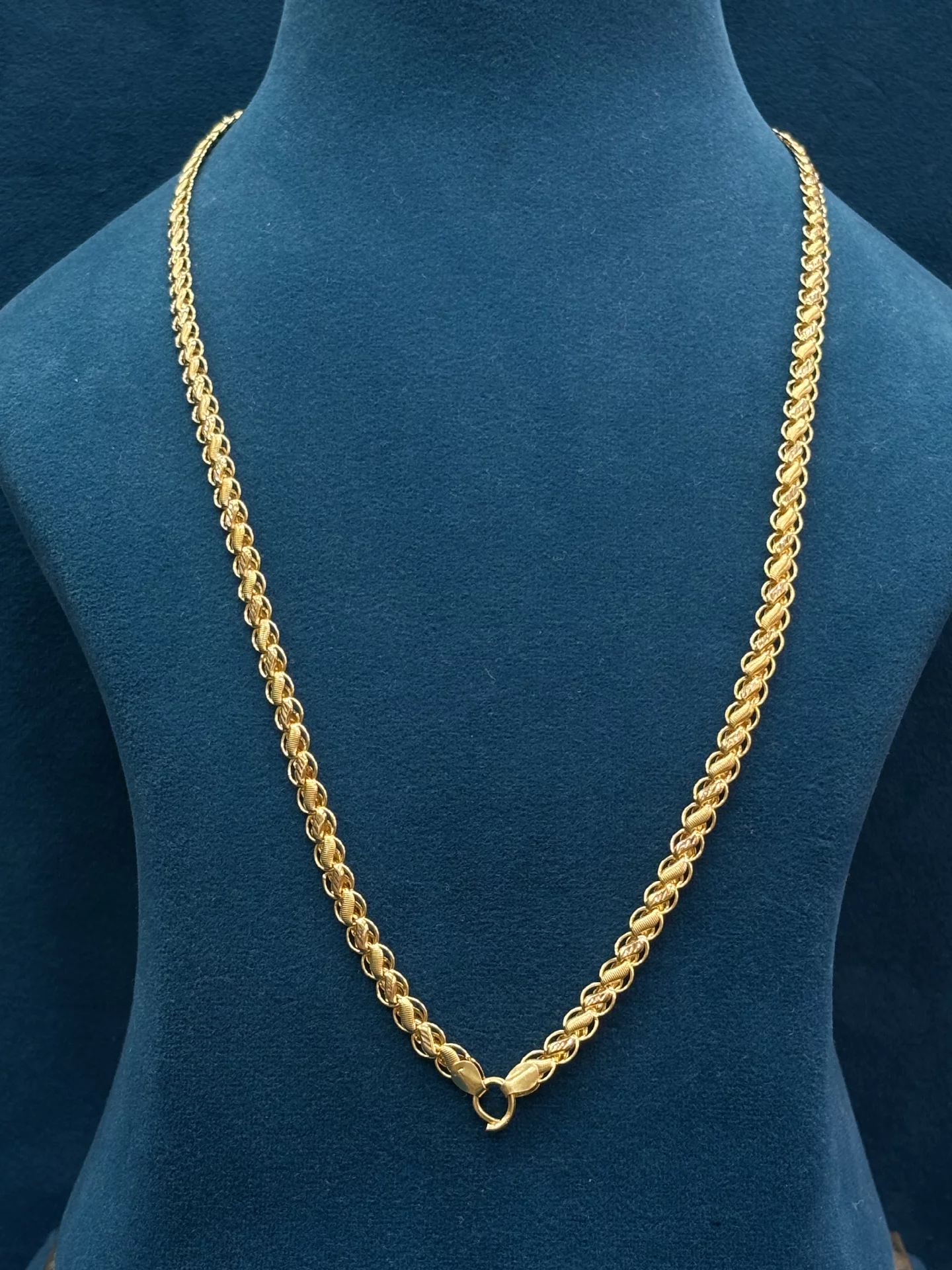 Thali Chain Amrutha Jewellers 23-11-7, Nageswara Rao Pantulu Rd, Satyaranayana Puram, Vijayawada, Andhra Pradesh 520011, India