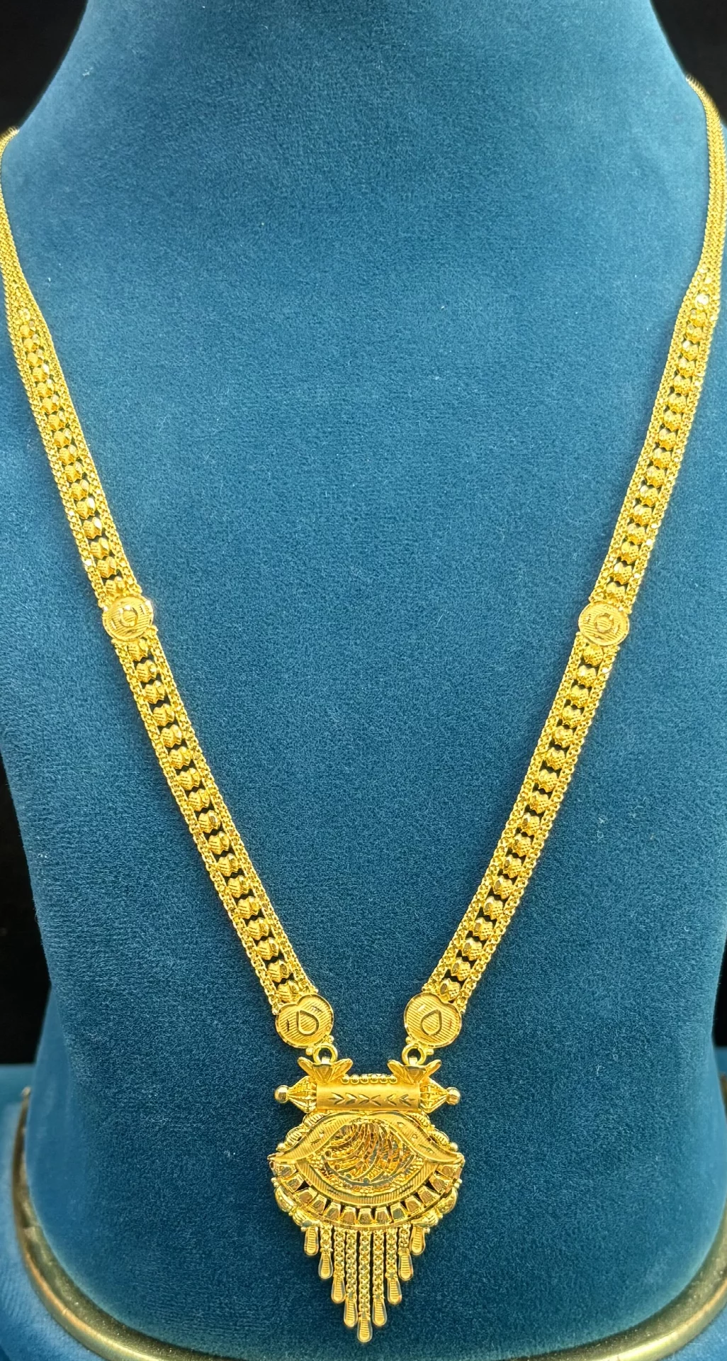 Lightweight Gold Haram Amrutha Jewellers 23-11-7, Nageswara Rao Pantulu Rd, Satyaranayana Puram, Vijayawada, Andhra Pradesh 520011, India