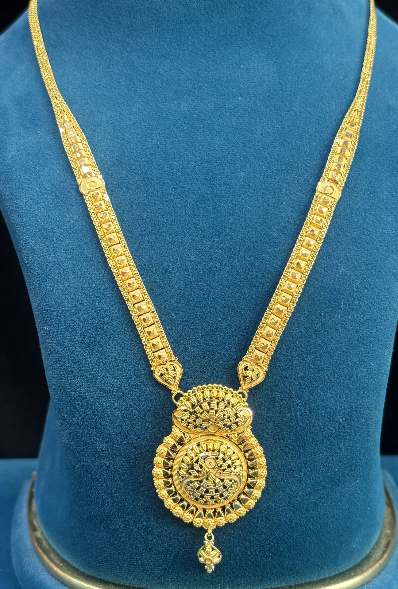 Gold Haram Amrutha Jewellers 23-11-7, Nageswara Rao Pantulu Rd, Satyaranayana Puram, Vijayawada, Andhra Pradesh 520011, India