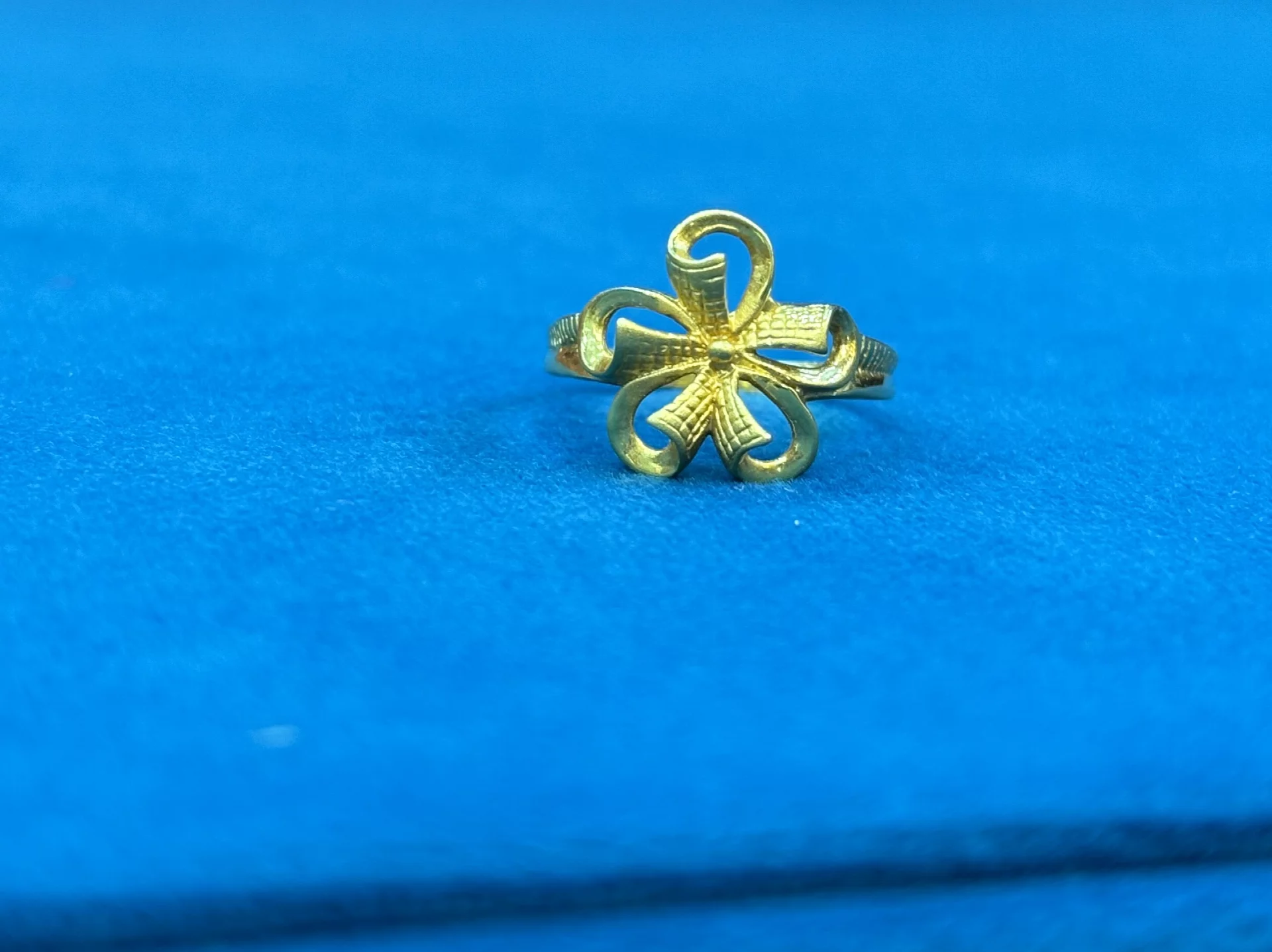 Gold Plain Flower Ring Amrutha Jewellers 23-11-7, Nageswara Rao Pantulu Rd, Satyaranayana Puram, Vijayawada, Andhra Pradesh 520011, India