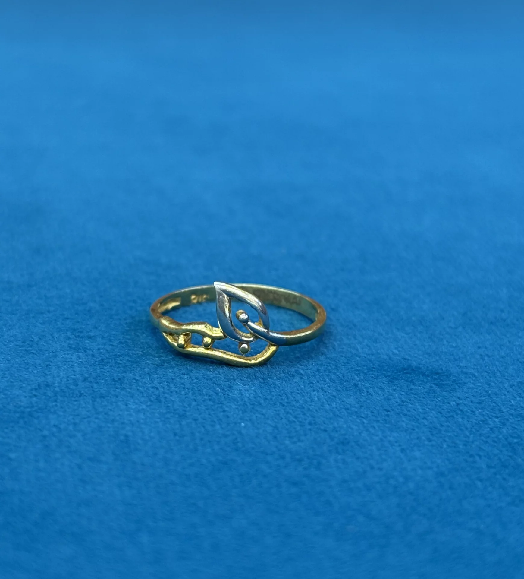 Gold Plain Leaf Ring Amrutha Jewellers 23-11-7, Nageswara Rao Pantulu Rd, Satyaranayana Puram, Vijayawada, Andhra Pradesh 520011, India