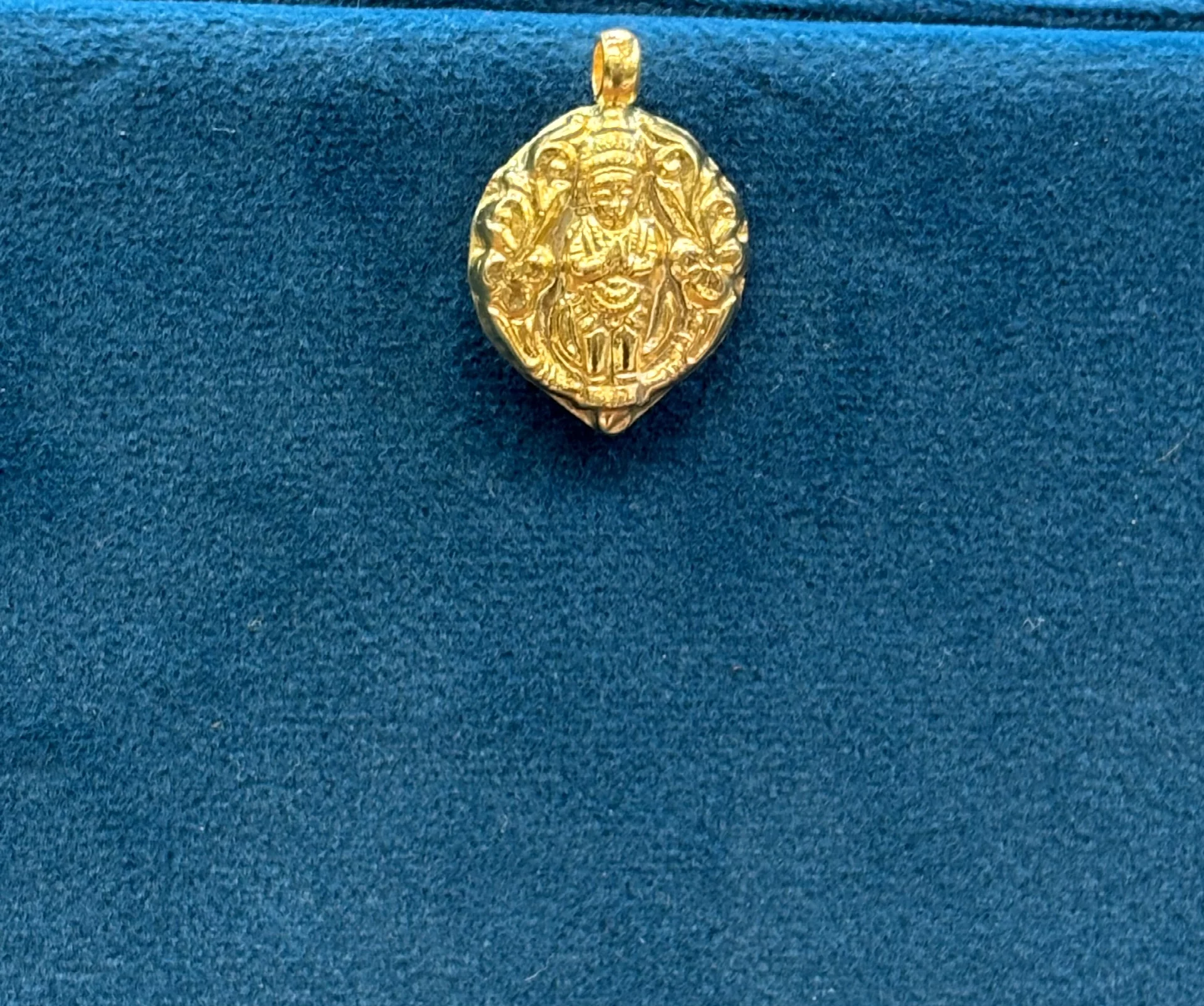 Gold Hanuman Locket Amrutha Jewellers 23-11-7, Nageswara Rao Pantulu Rd, Satyaranayana Puram, Vijayawada, Andhra Pradesh 520011, India