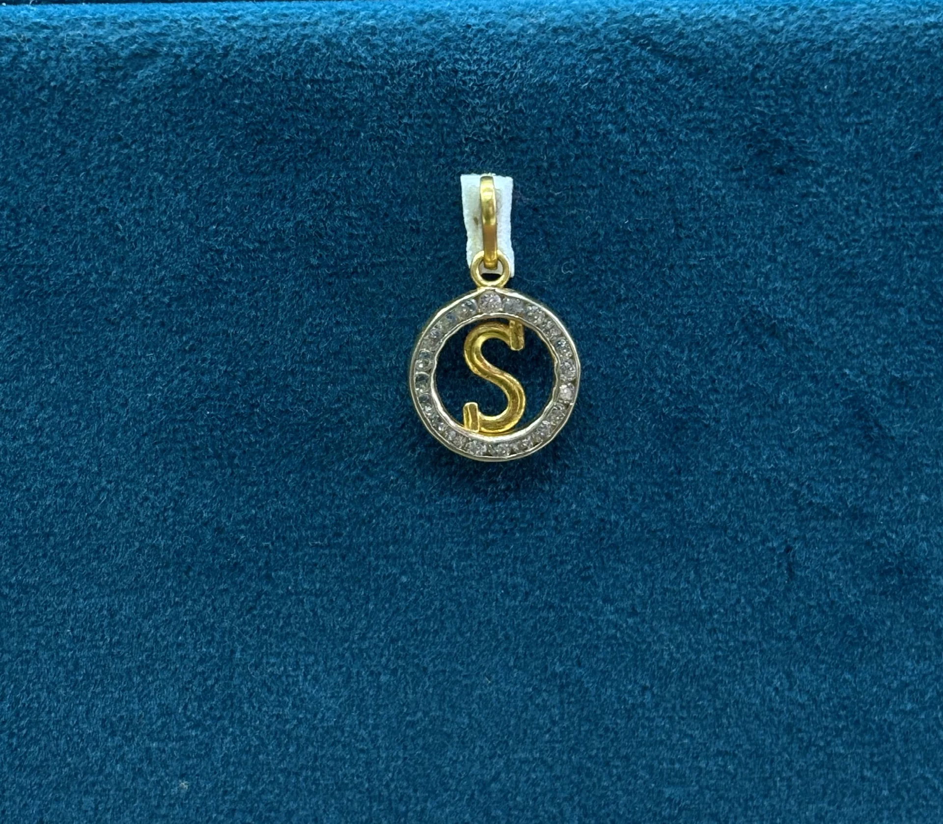 Gold S Letter Locket Amrutha Jewellers 23-11-7, Nageswara Rao Pantulu Rd, Satyaranayana Puram, Vijayawada, Andhra Pradesh 520011, India