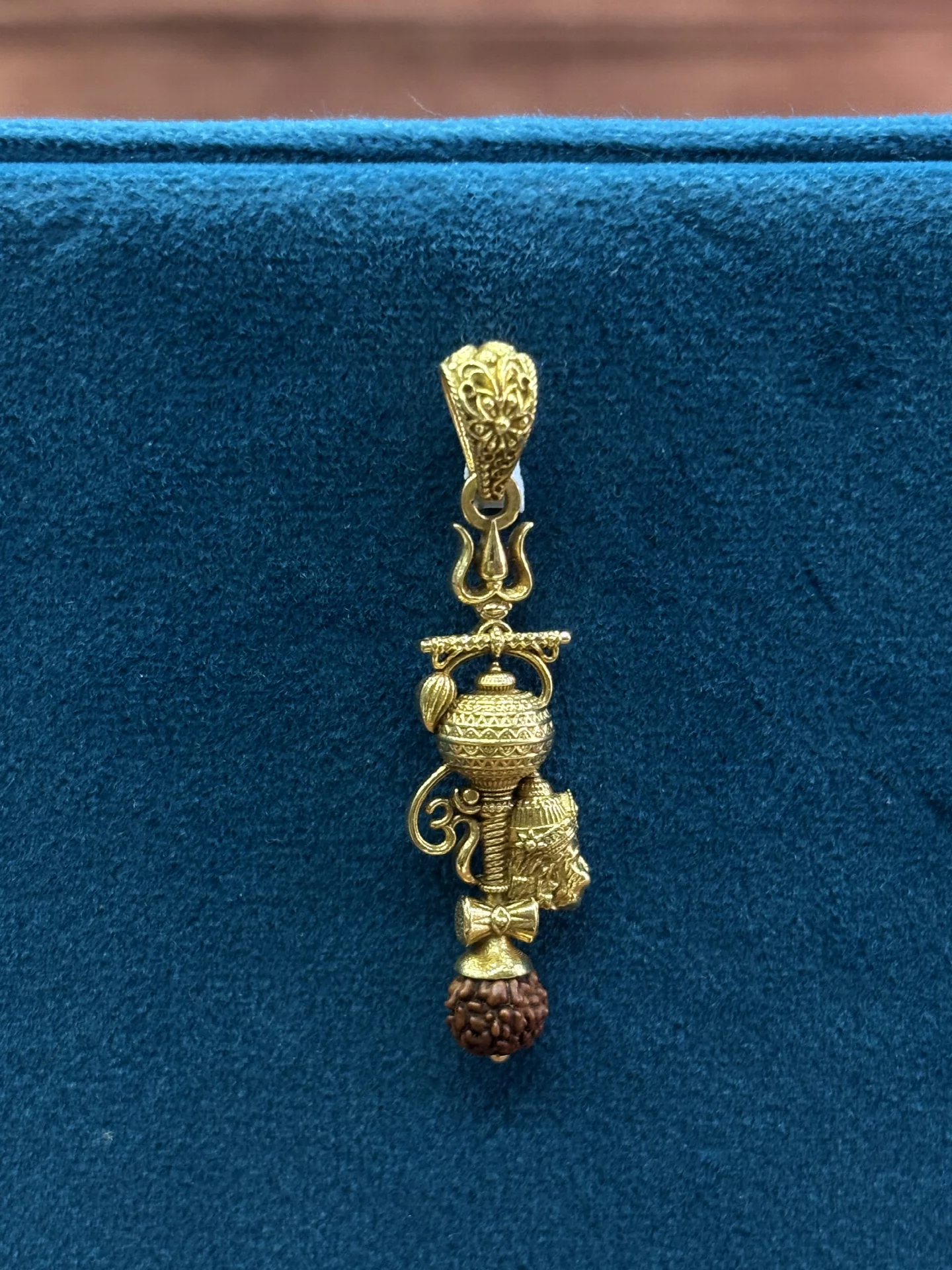 Gold Rudraksha Locket Amrutha Jewellers 23-11-7, Nageswara Rao Pantulu Rd, Satyaranayana Puram, Vijayawada, Andhra Pradesh 520011, India