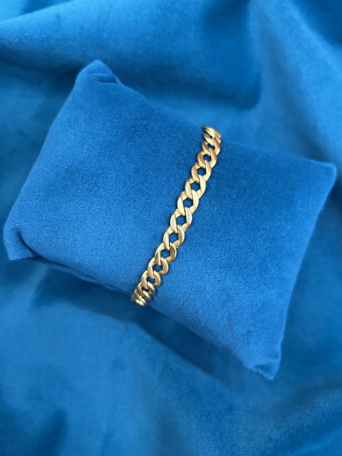 Gold Gents Bracelets Amrutha Jewellers 23-11-7, Nageswara Rao Pantulu Rd, Satyaranayana Puram, Vijayawada, Andhra Pradesh 520011, India