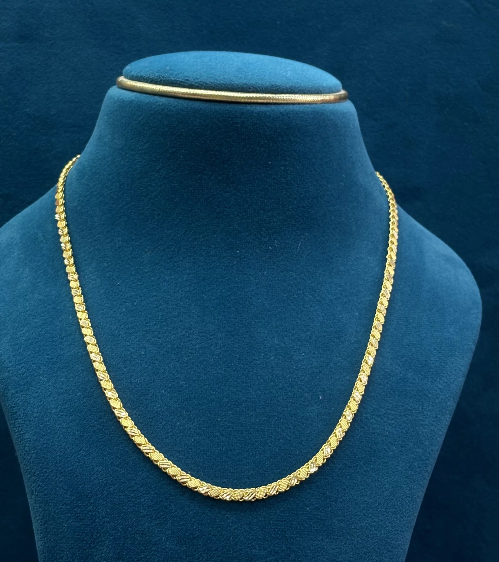 Gold Gents Chains Amrutha Jewellers 23-11-7, Nageswara Rao Pantulu Rd, Satyaranayana Puram, Vijayawada, Andhra Pradesh 520011, India