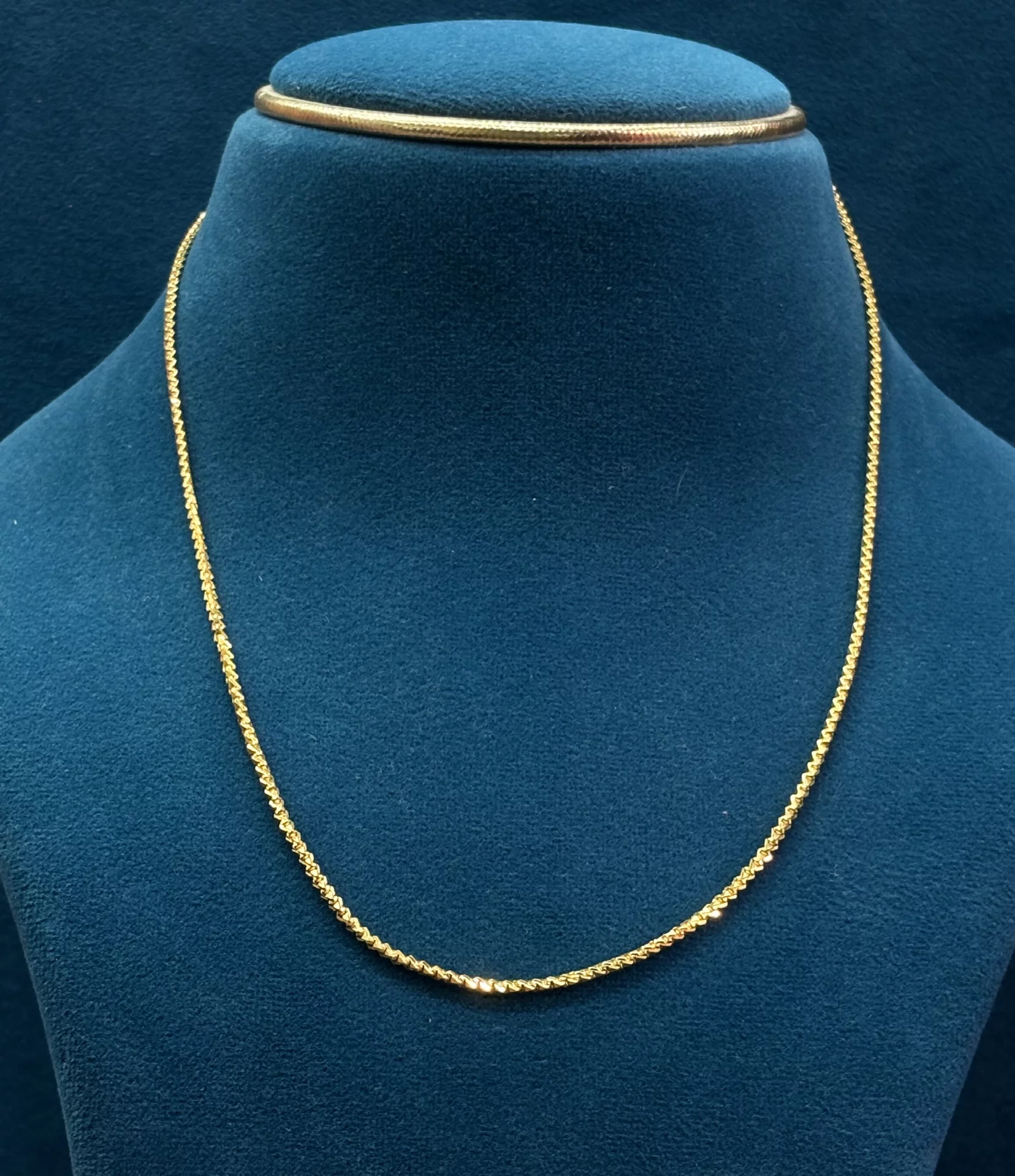 Gold Gents Chains Amrutha Jewellers 23-11-7, Nageswara Rao Pantulu Rd, Satyaranayana Puram, Vijayawada, Andhra Pradesh 520011, India