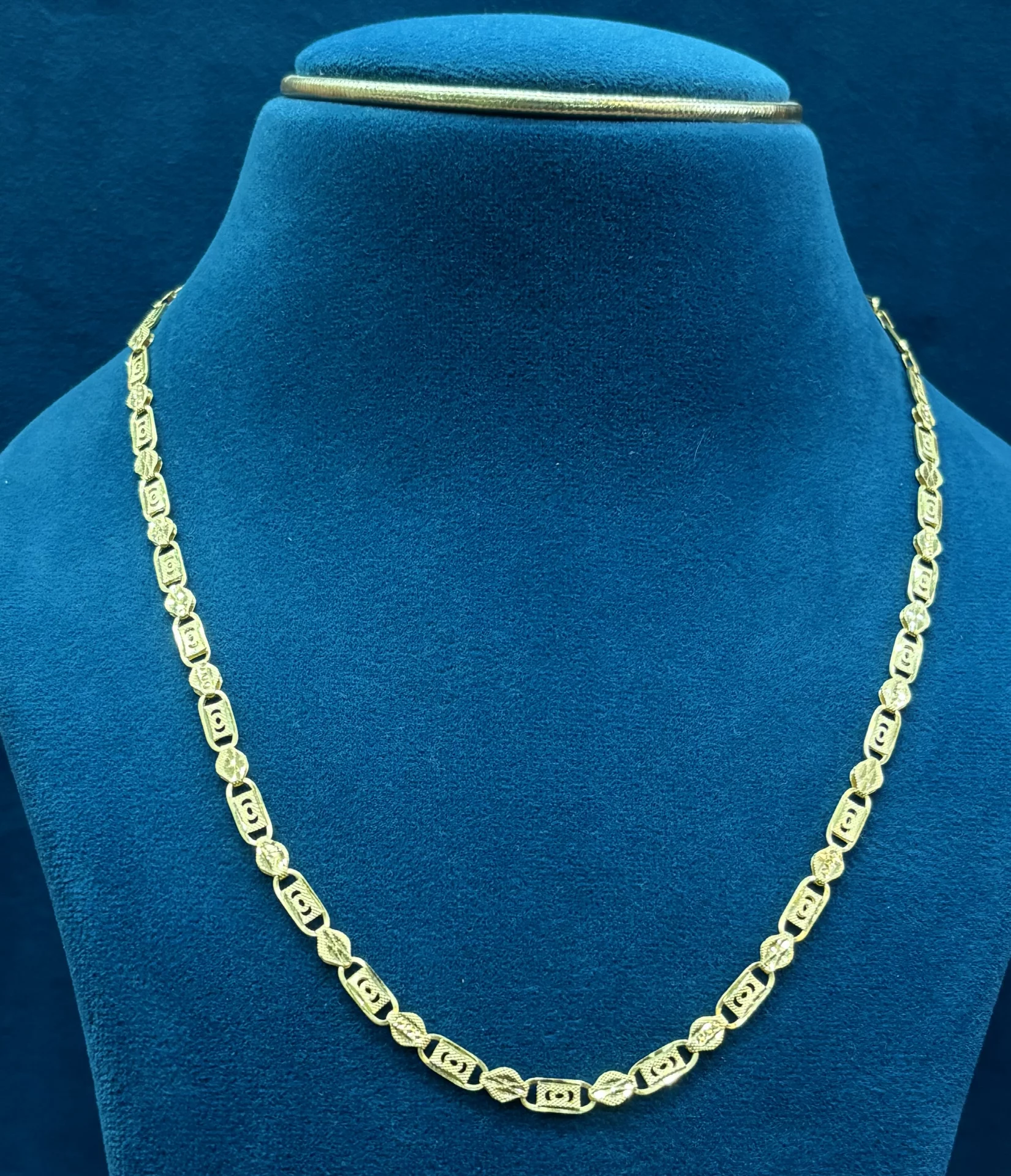 Gold Gents Chains Amrutha Jewellers 23-11-7, Nageswara Rao Pantulu Rd, Satyaranayana Puram, Vijayawada, Andhra Pradesh 520011, India